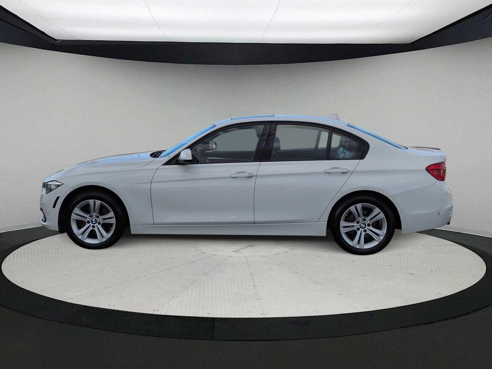 Thumbnail: 2016 BMW 3 Series - 5