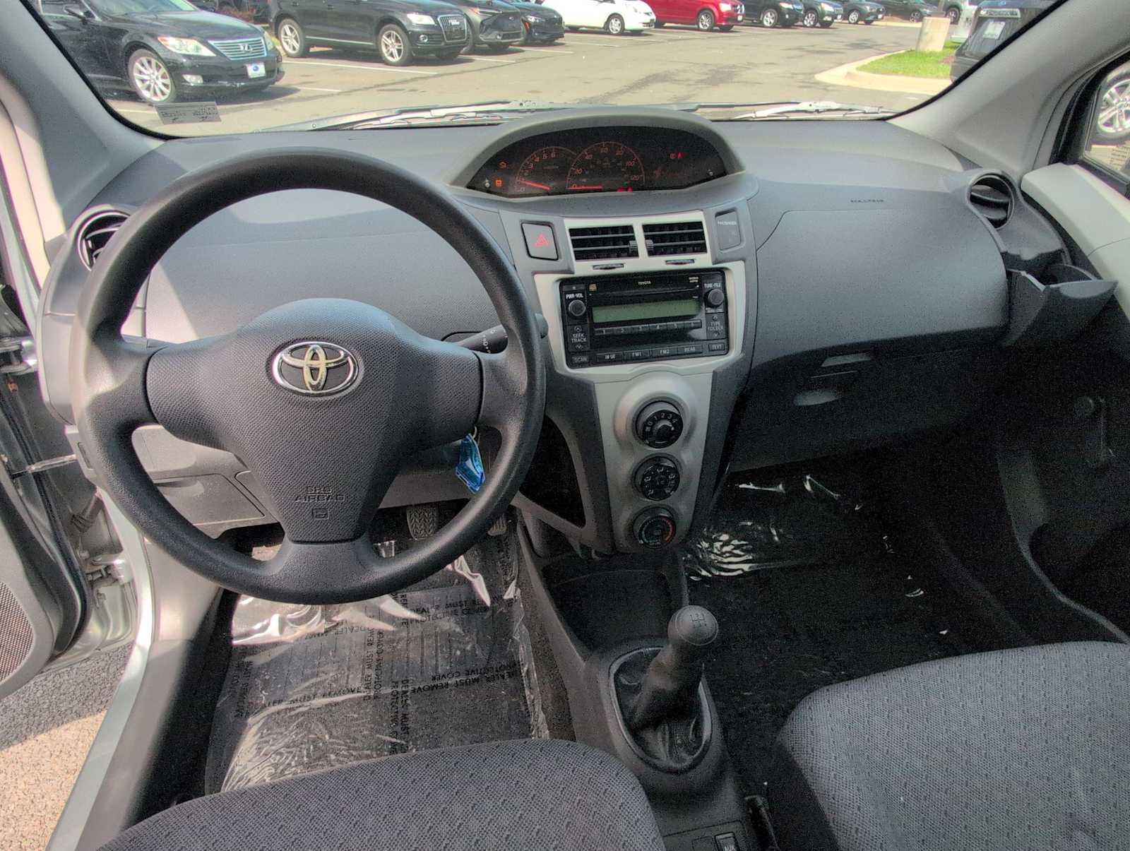 Thumbnail: 2010 Toyota Yaris - 14
