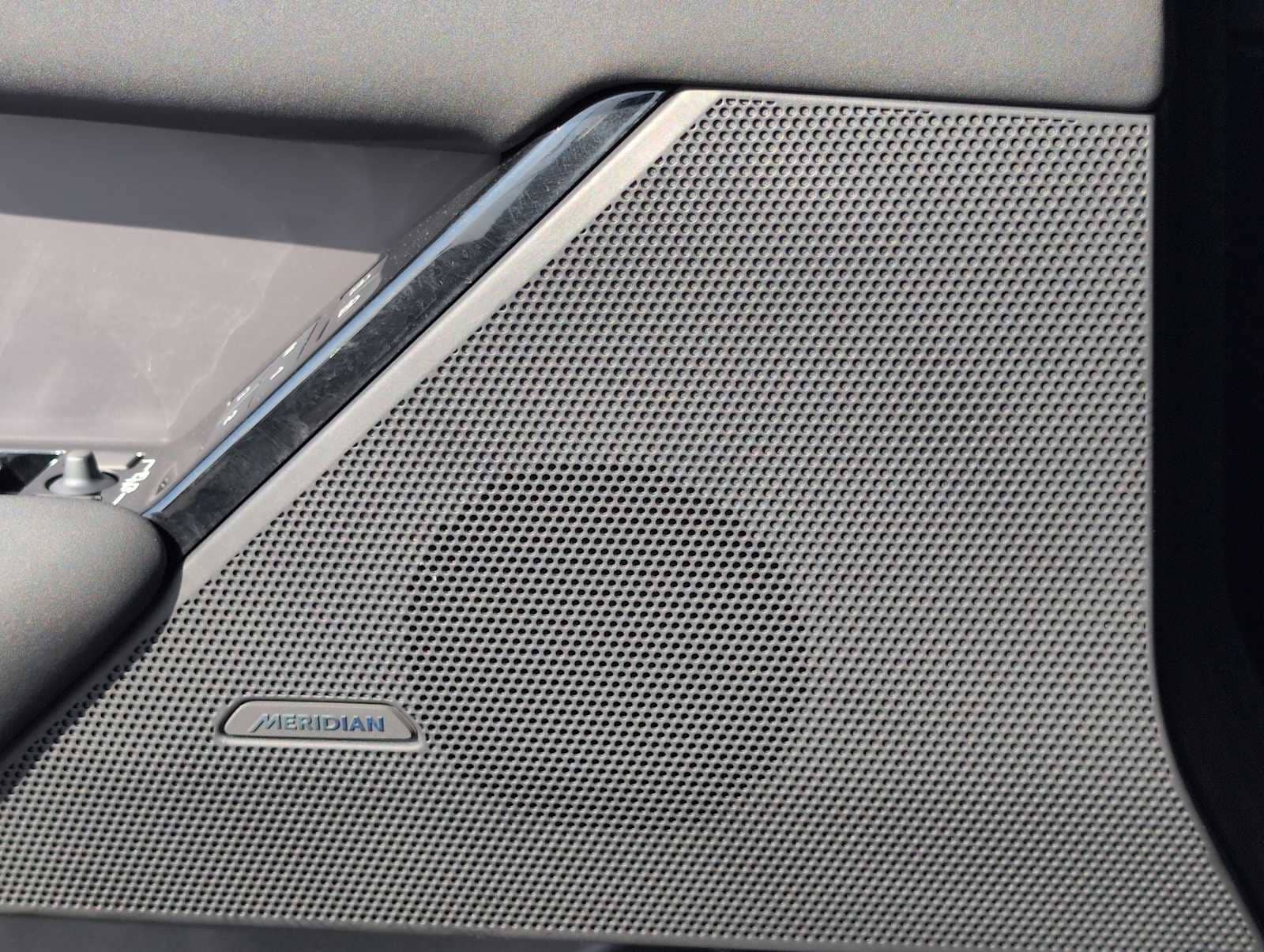 Thumbnail: 2025 Land Rover Range Rover Velar - 31