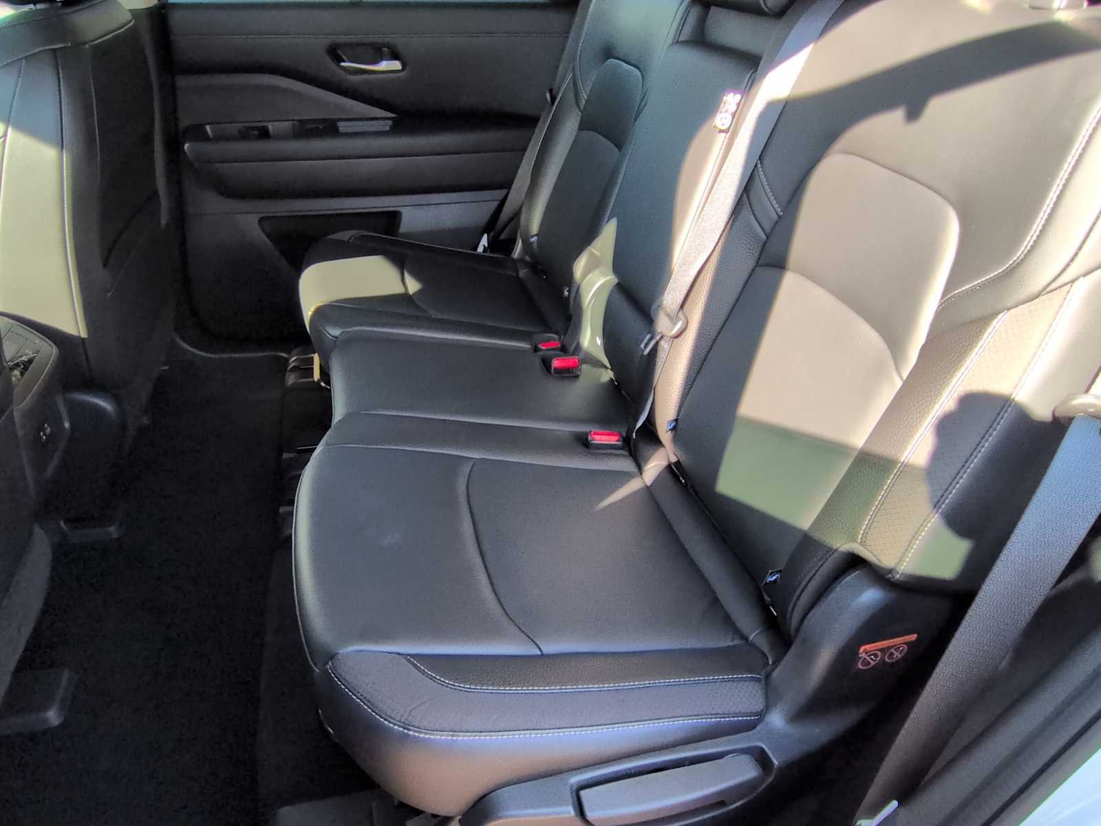 Thumbnail: 2022 Nissan Pathfinder - 20