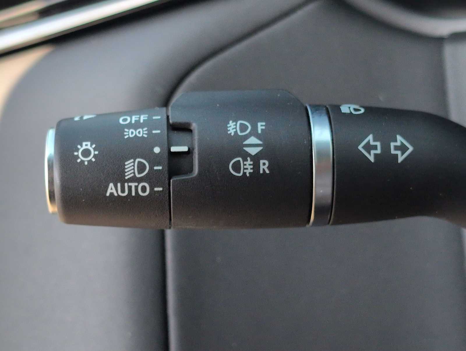 Thumbnail: 2025 Land Rover Range Rover Velar - 27