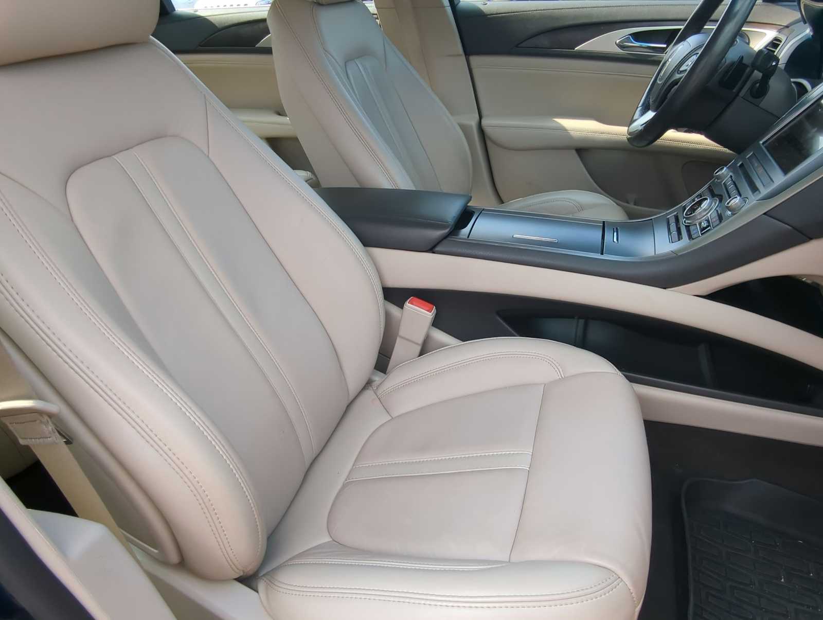 Thumbnail: 2019 Lincoln MKZ - 23
