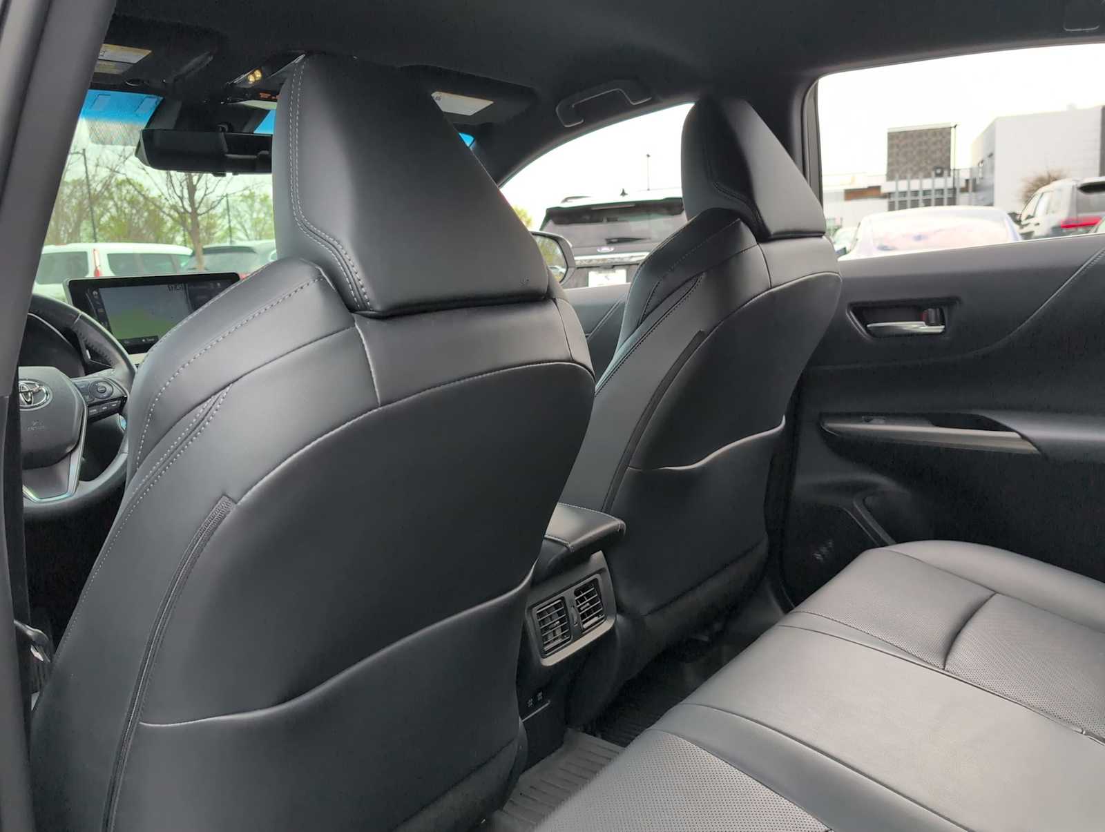 Thumbnail: 2021 Toyota Venza - 18