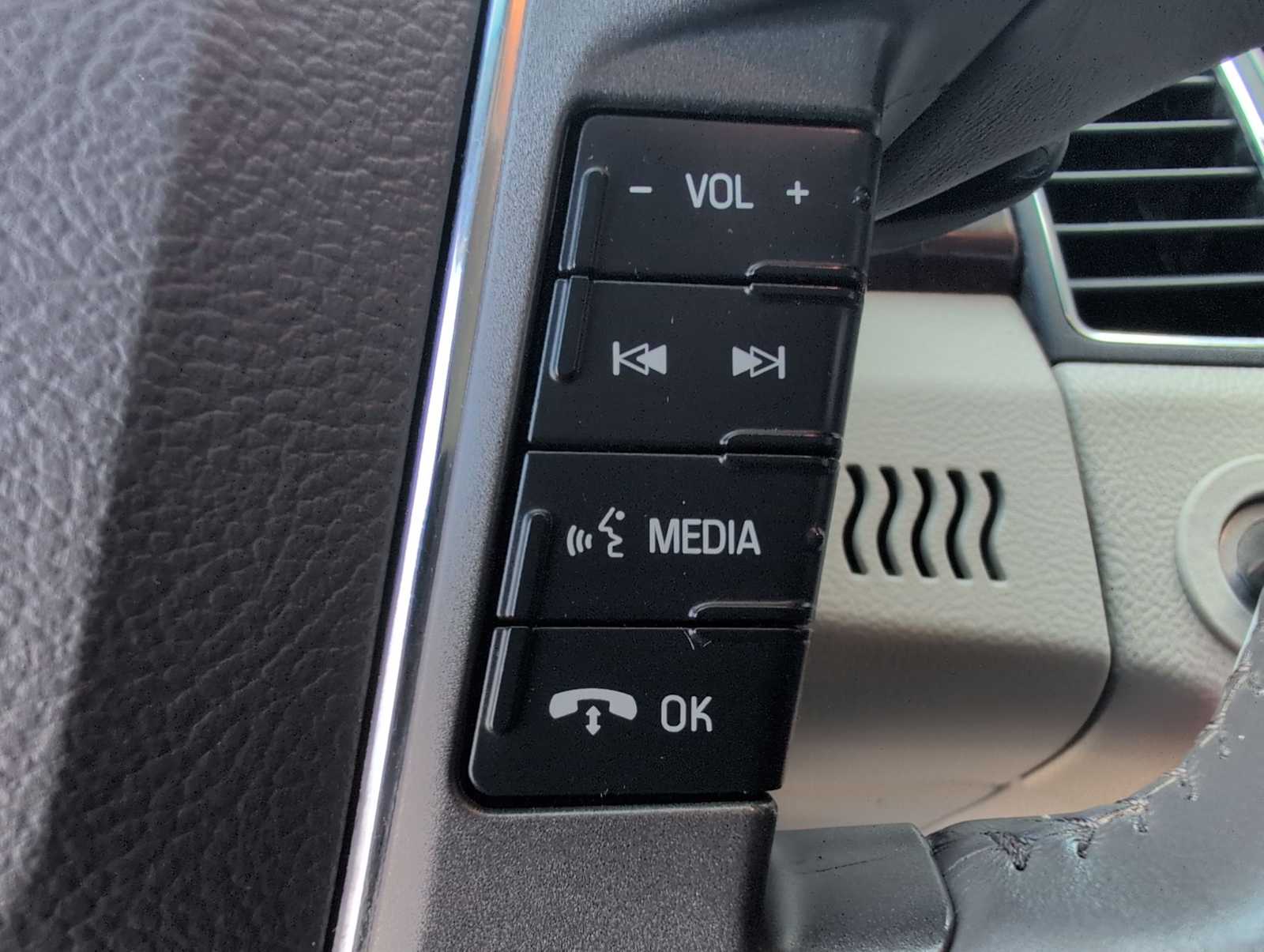 Thumbnail: 2012 Ford Taurus - 25