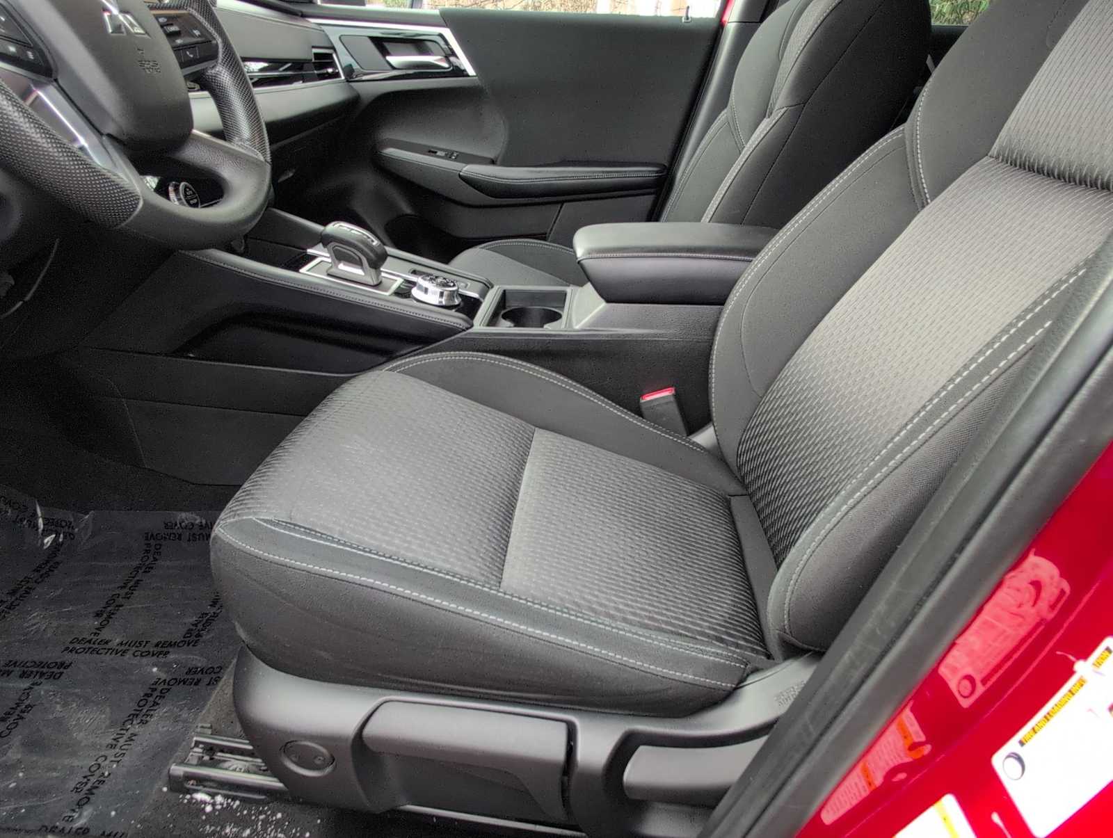 Thumbnail: 2022 Mitsubishi Outlander - 17