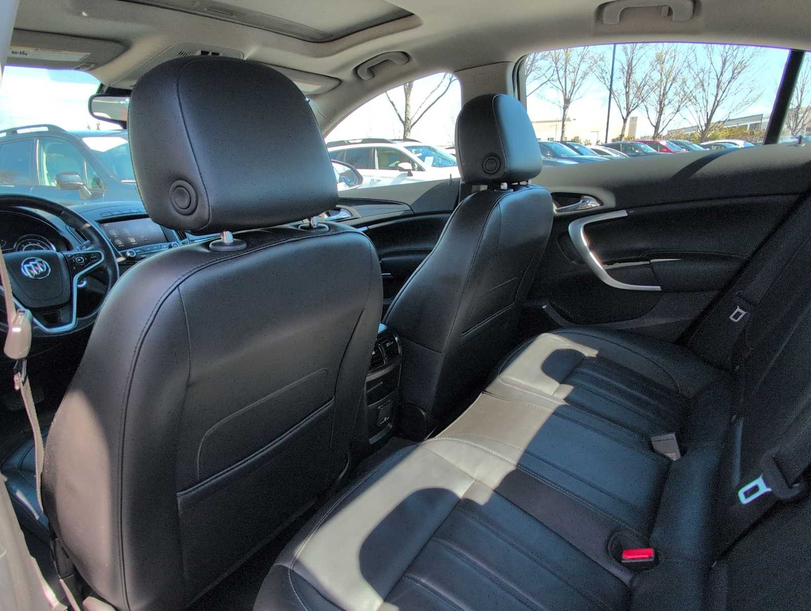 Thumbnail: 2014 Buick Regal - 18