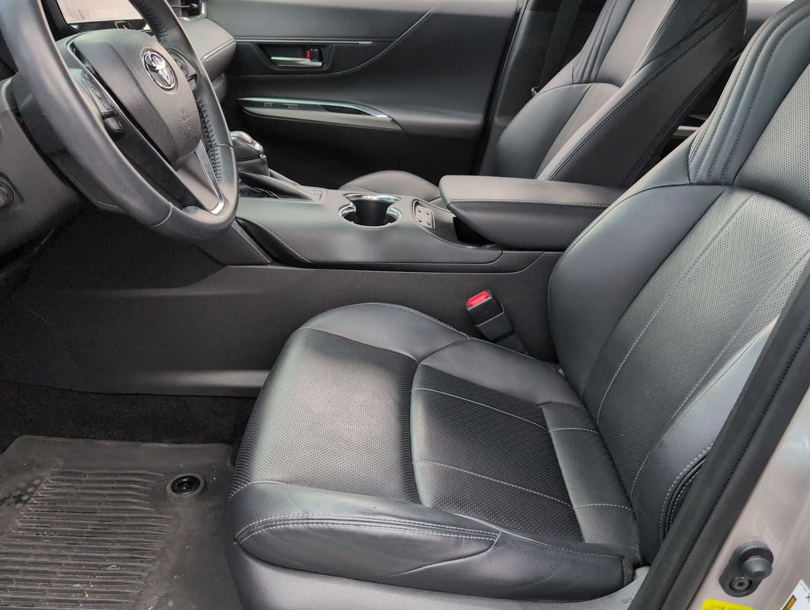 Thumbnail: 2021 Toyota Venza - 16