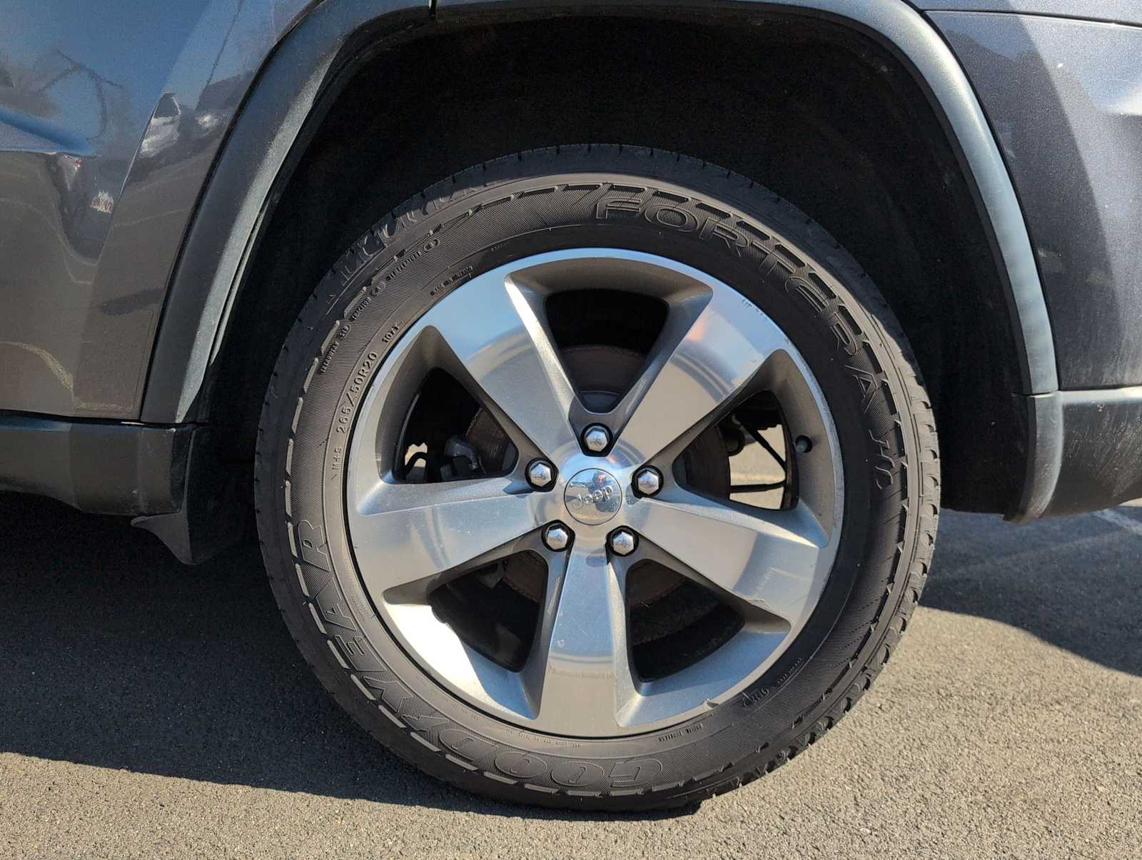 Thumbnail: 2015 Jeep Grand Cherokee - 14