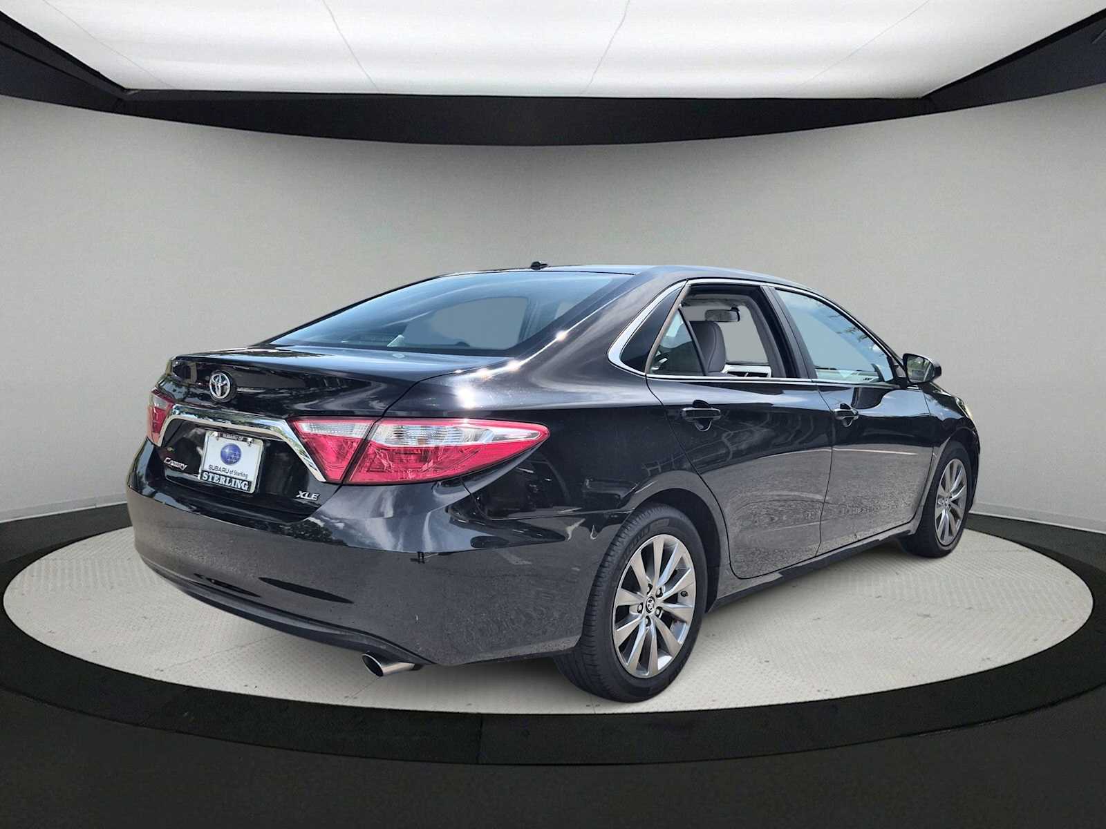 2016 Toyota Camry XLE - Photo 8