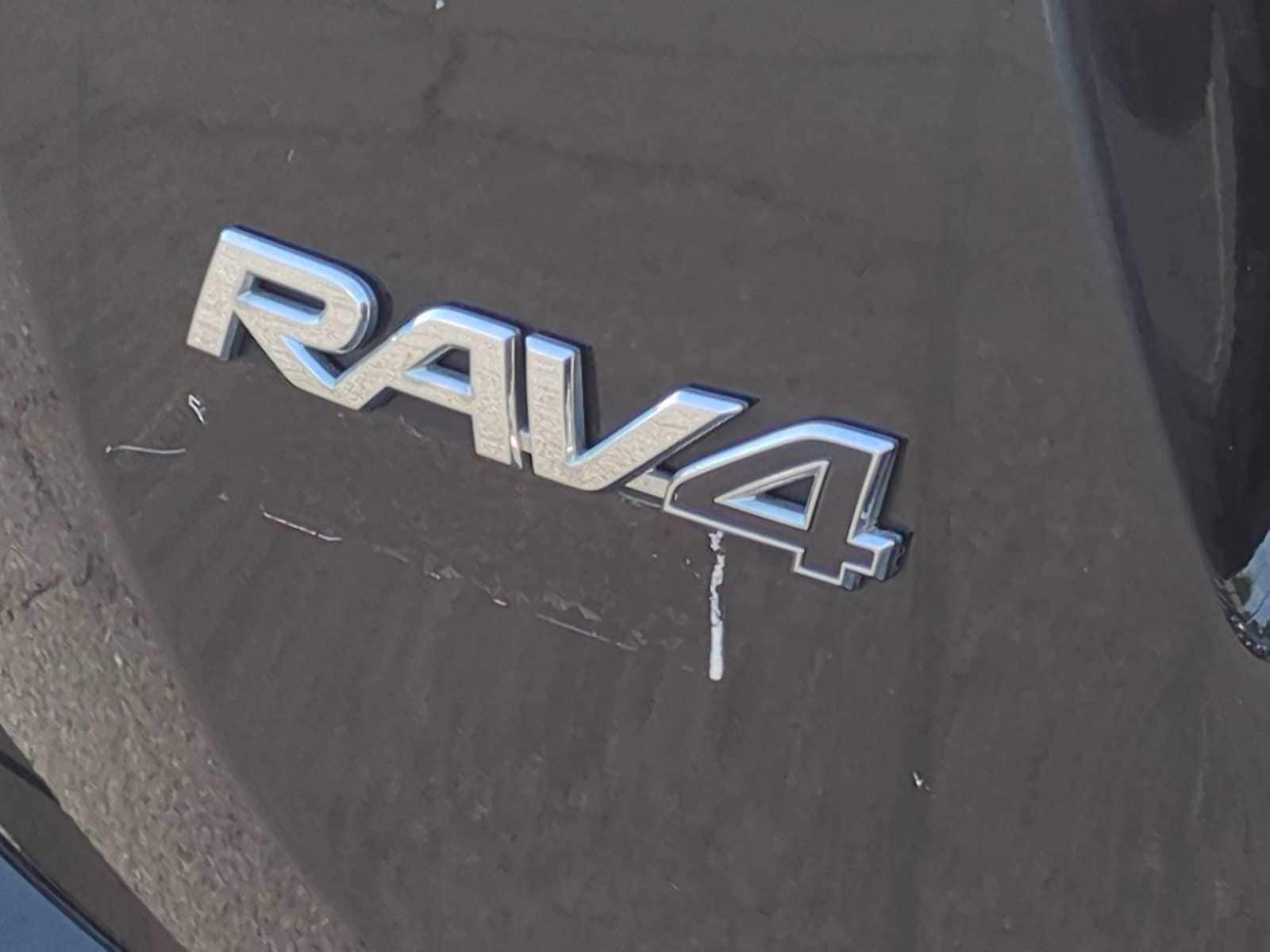 Thumbnail: 2018 Toyota RAV4 - 12