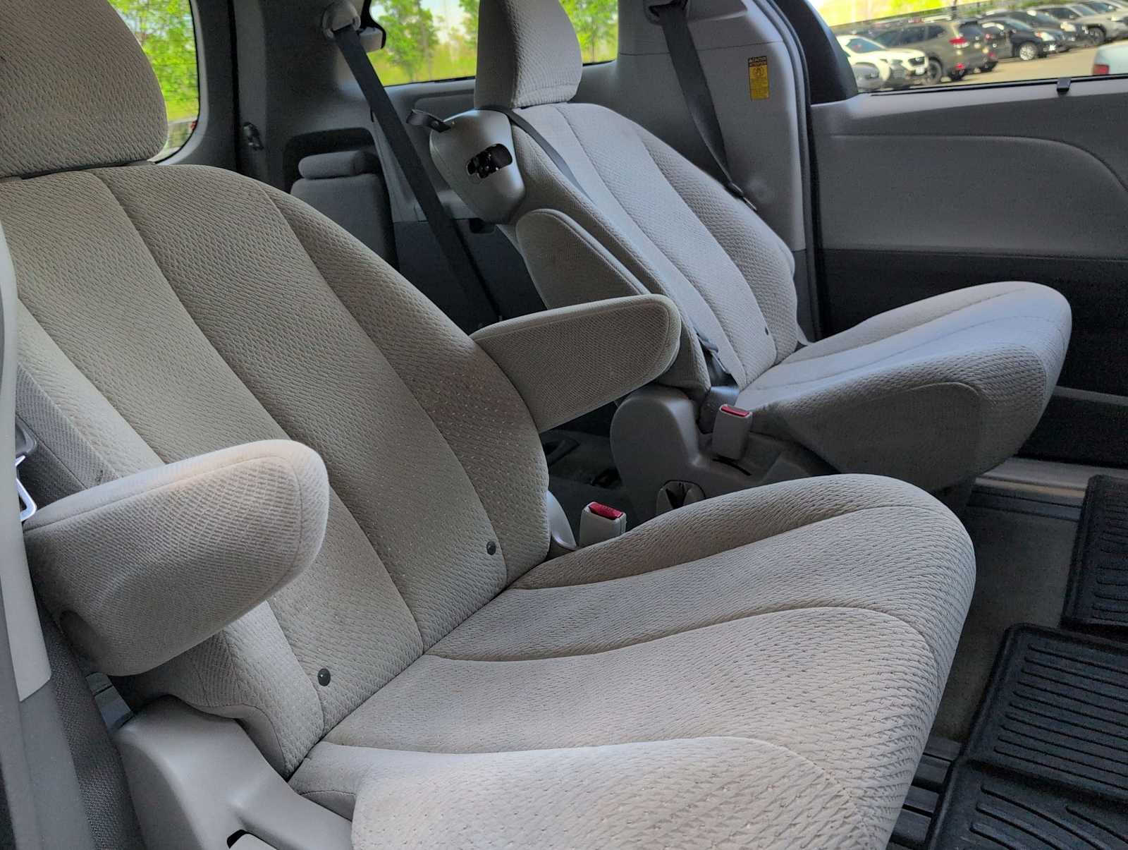 Thumbnail: 2014 Toyota Sienna - 19