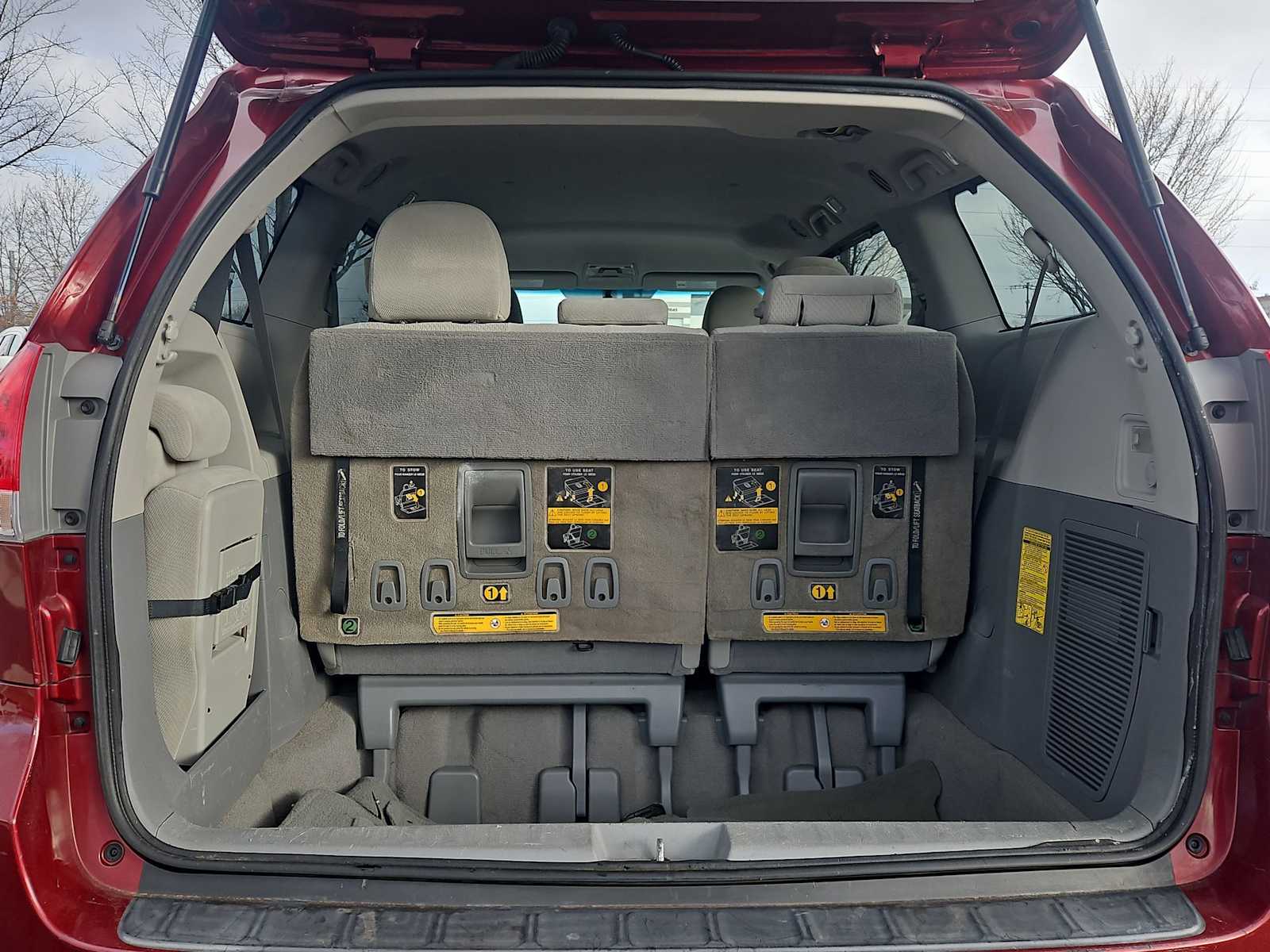 Thumbnail: 2011 Toyota Sienna - 31