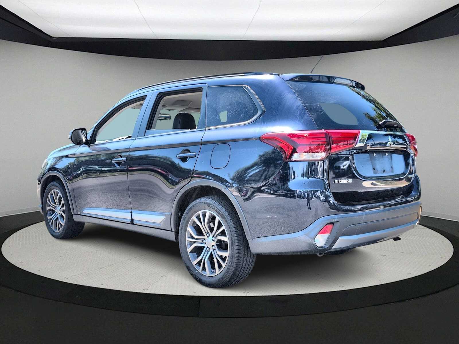 Thumbnail: 2016 Mitsubishi Outlander - 6