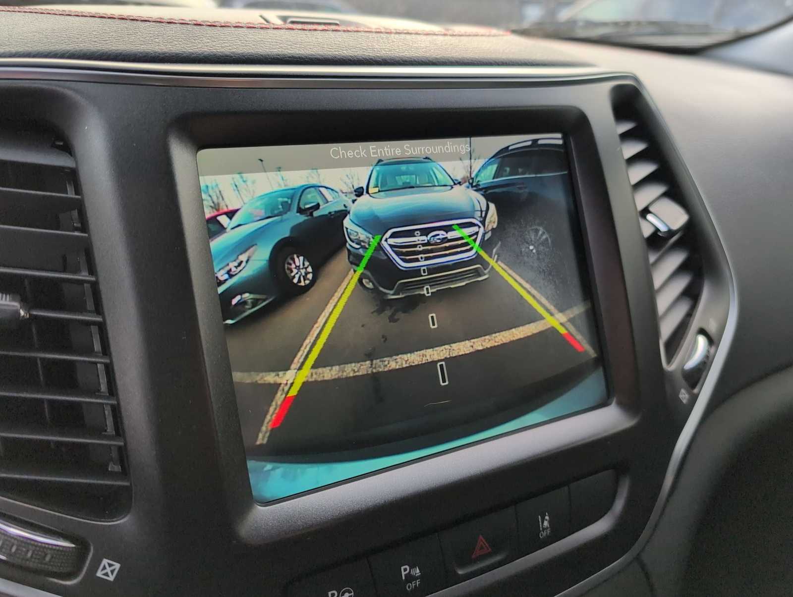 Thumbnail: 2019 Jeep Cherokee - 32