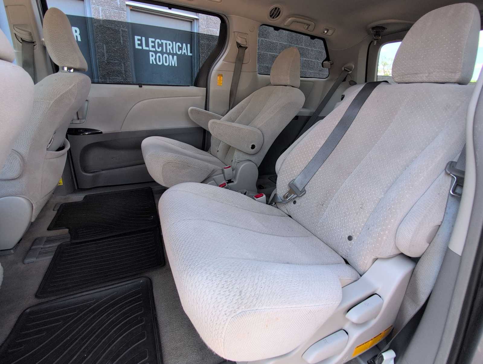 Thumbnail: 2014 Toyota Sienna - 18