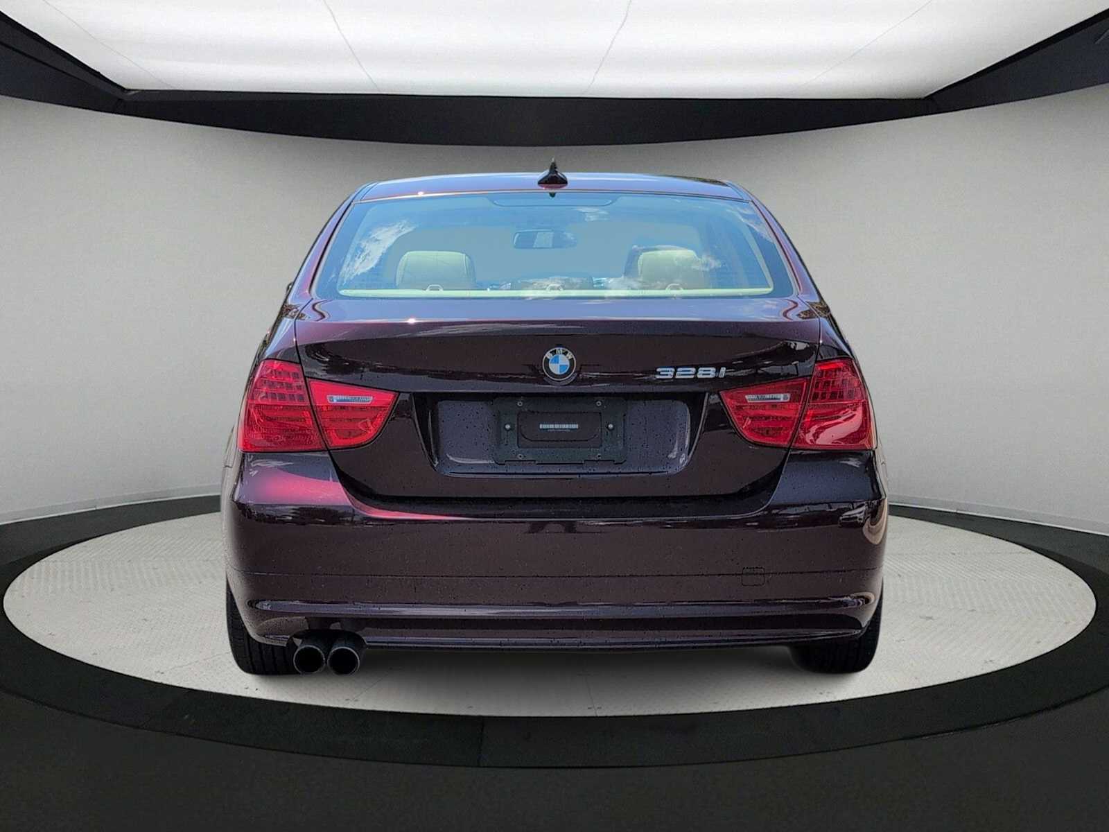 Thumbnail: 2010 BMW 3 Series - 7