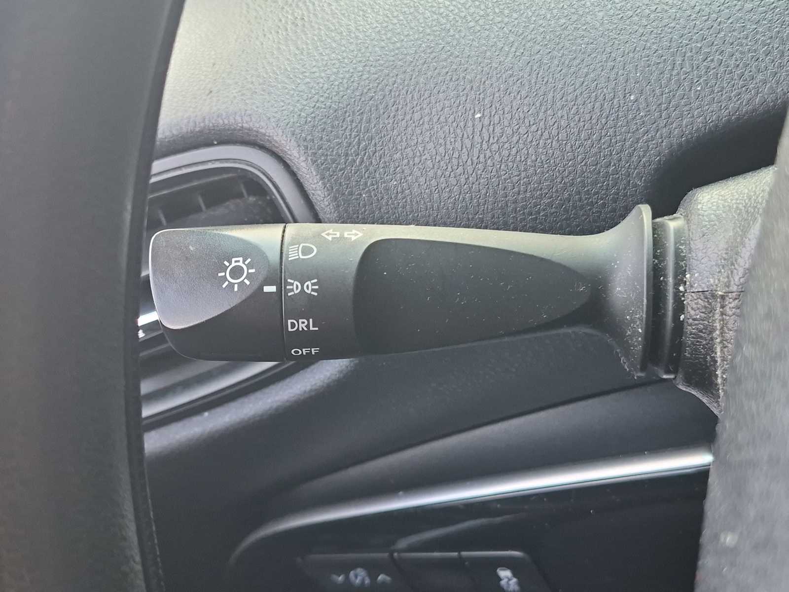 2022 Toyota Prius L Eco - Photo 25