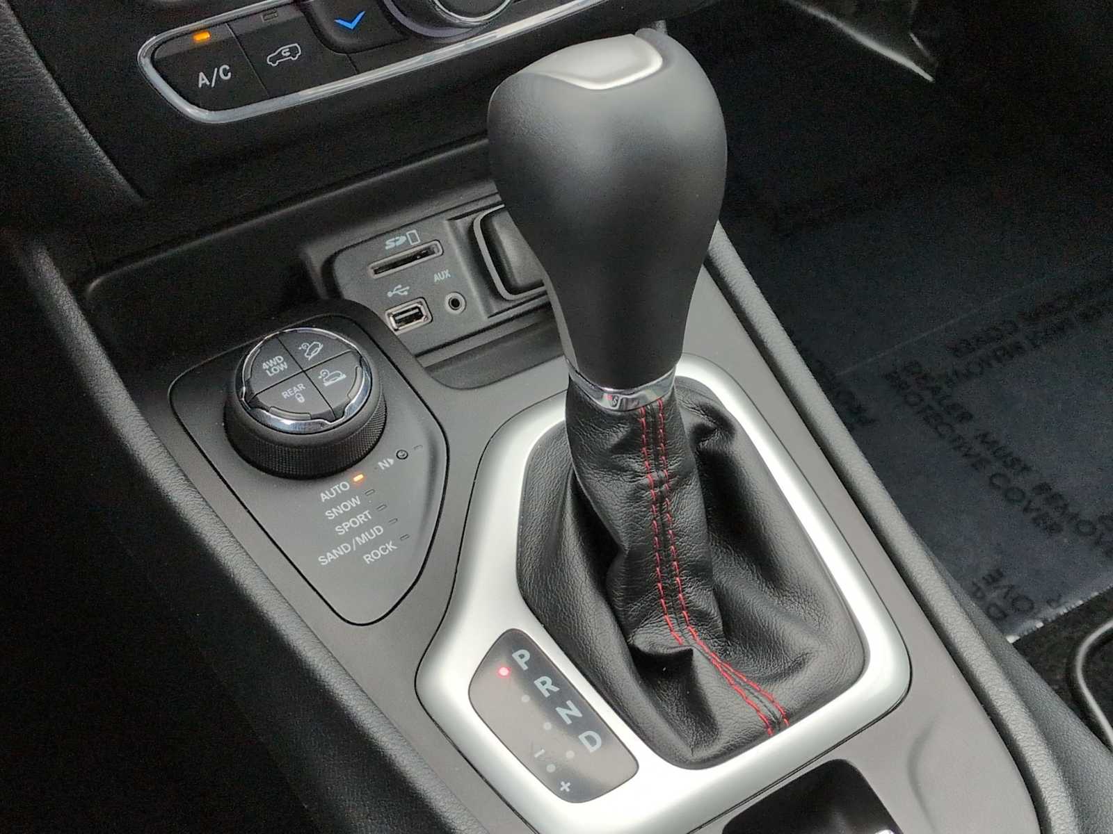 Thumbnail: 2015 Jeep Cherokee - 34