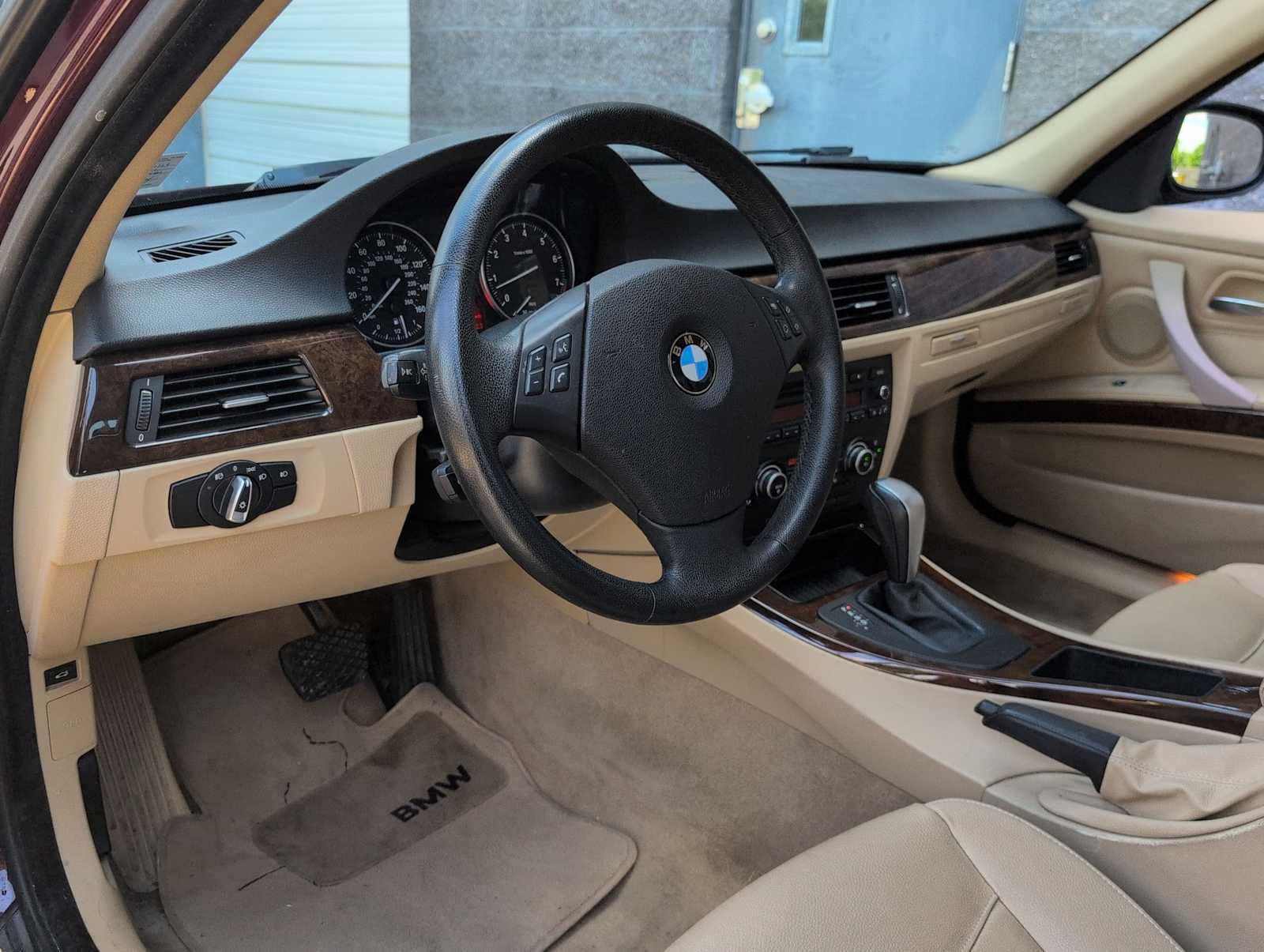 Thumbnail: 2010 BMW 3 Series - 10