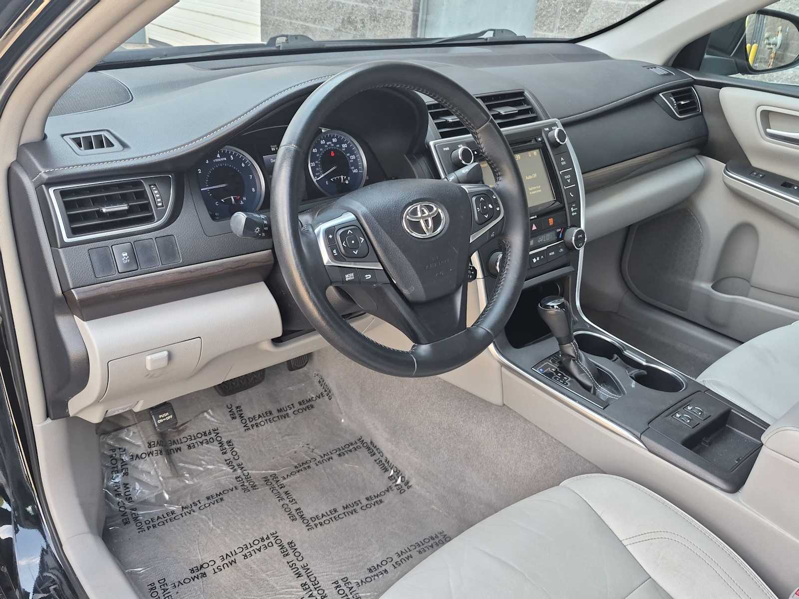 2016 Toyota Camry XLE - Photo 10