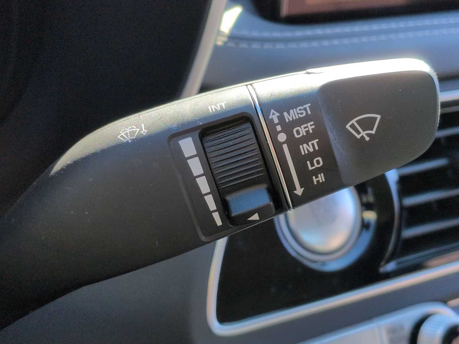 Thumbnail: 2023 Genesis G70 - 26