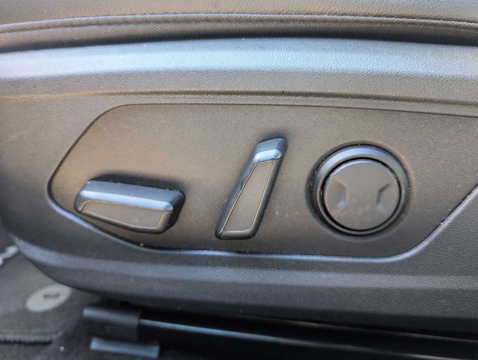 Thumbnail: 2023 Hyundai Elantra - 17