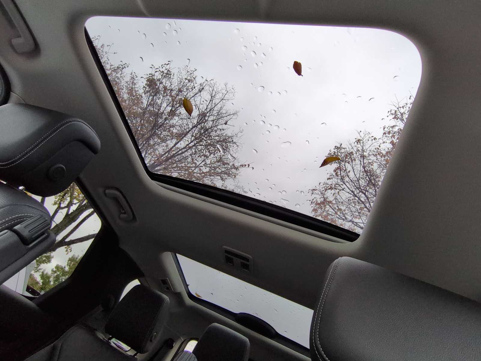 Thumbnail: 2024 Land Rover Discovery - 19