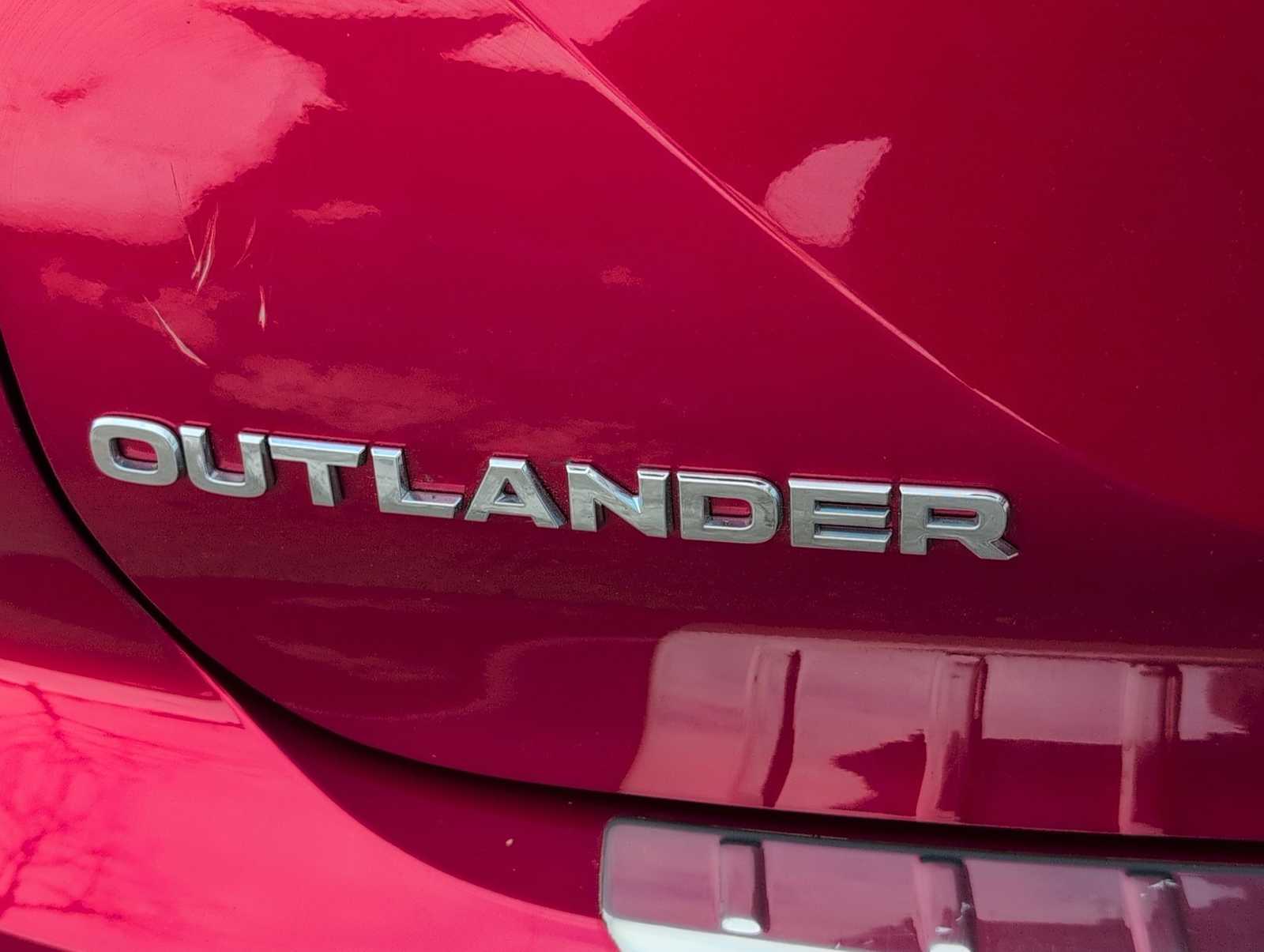 Thumbnail: 2022 Mitsubishi Outlander - 13