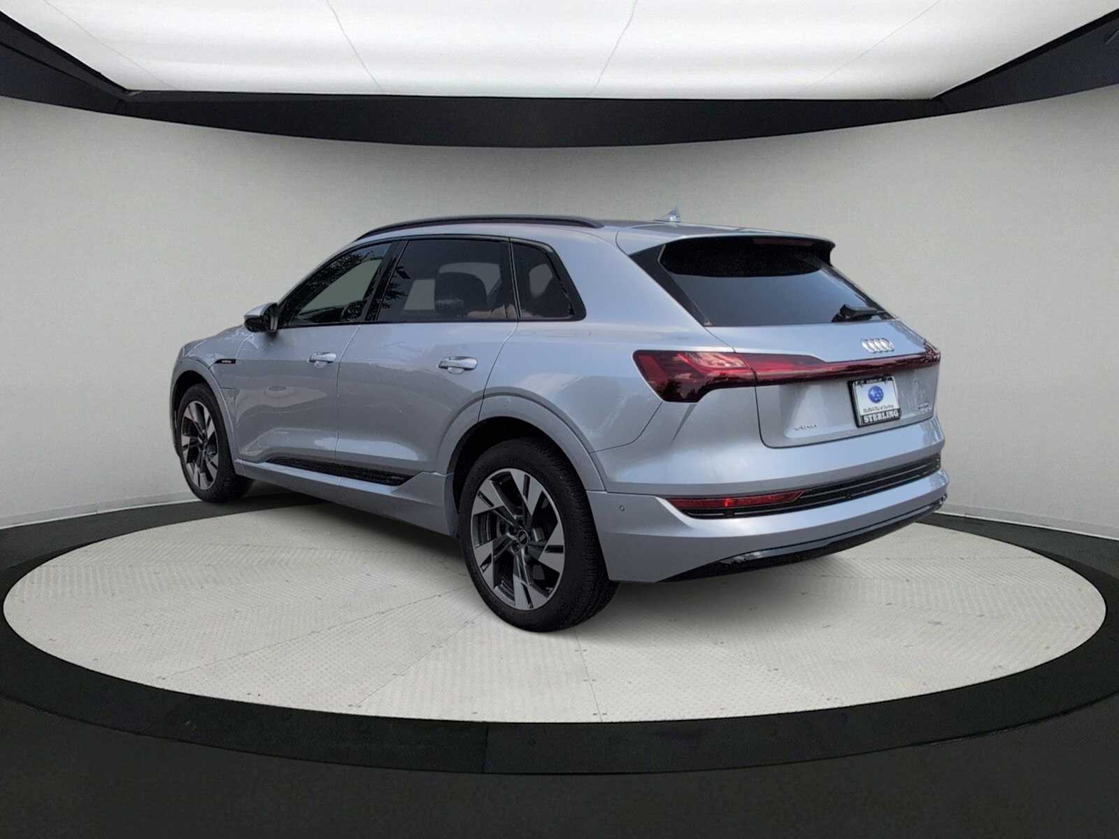 Thumbnail: 2022 Audi e-tron - 6