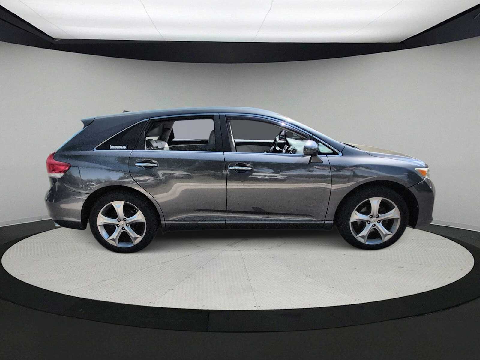 Thumbnail: 2011 Toyota Venza - 9