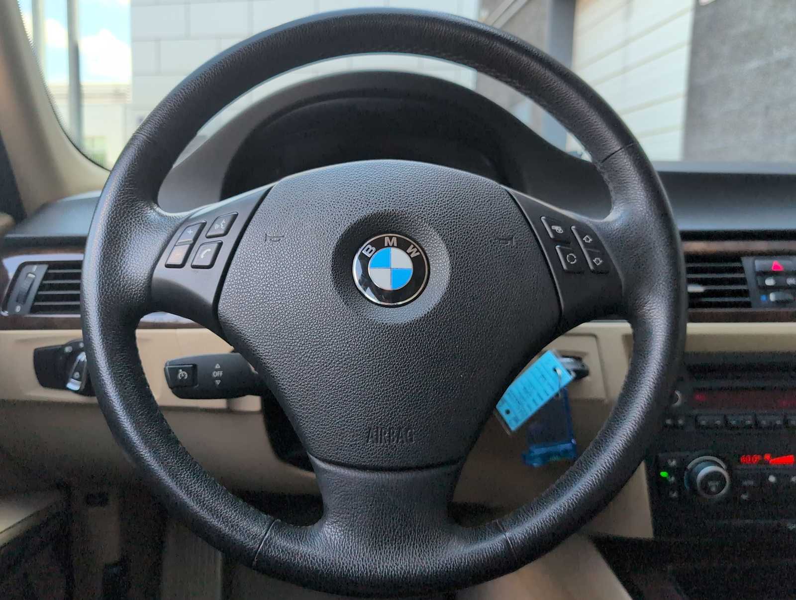 Thumbnail: 2010 BMW 3 Series - 22