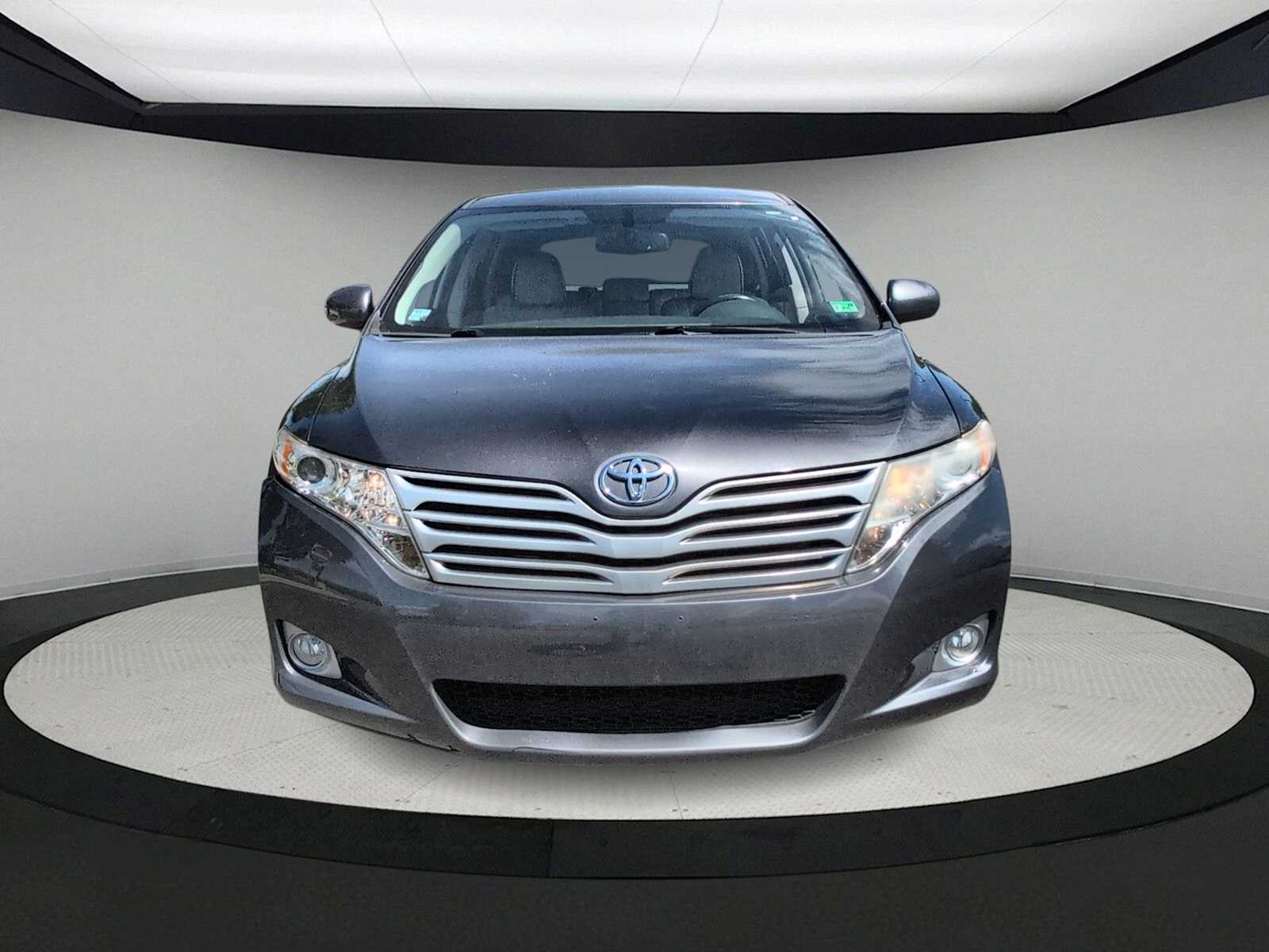 Thumbnail: 2011 Toyota Venza - 3
