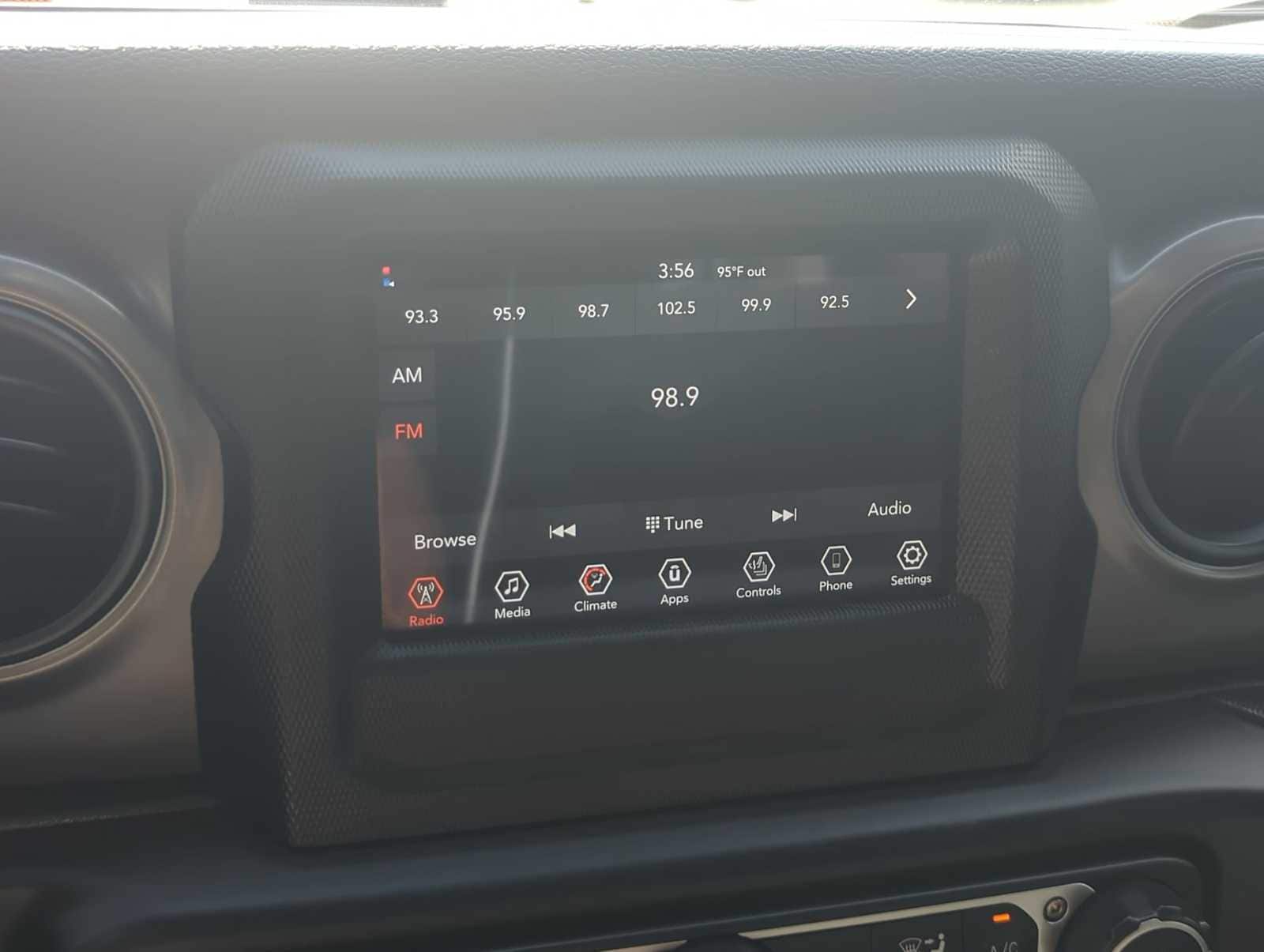 Thumbnail: 2023 Jeep Wrangler - 29