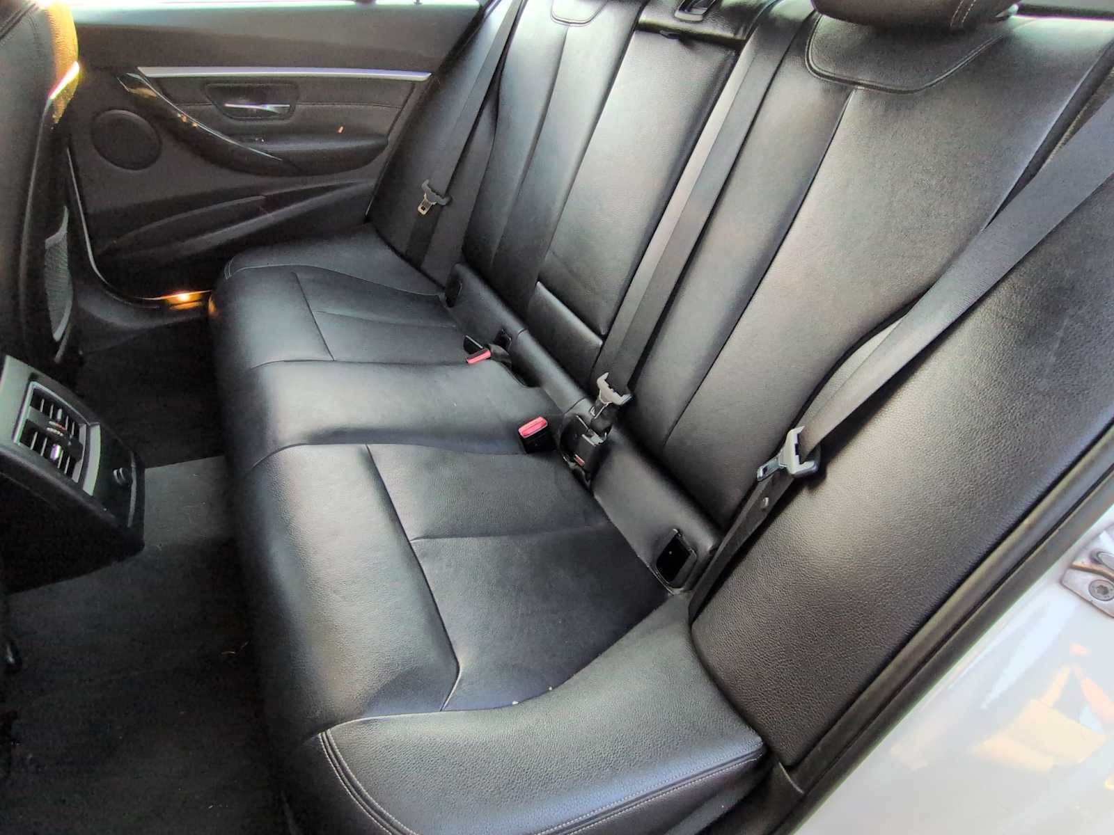 Thumbnail: 2016 BMW 3 Series - 21