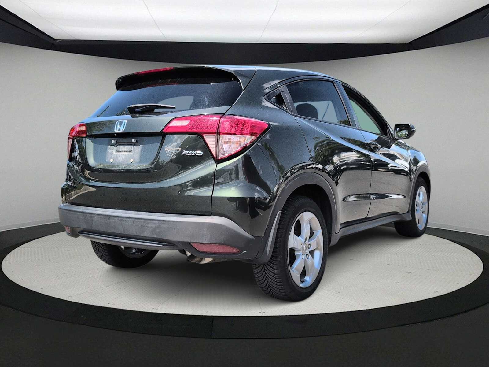Thumbnail: 2016 Honda HR-V - 8