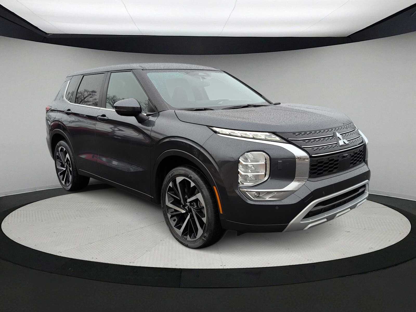 Thumbnail: 2024 Mitsubishi Outlander - 2