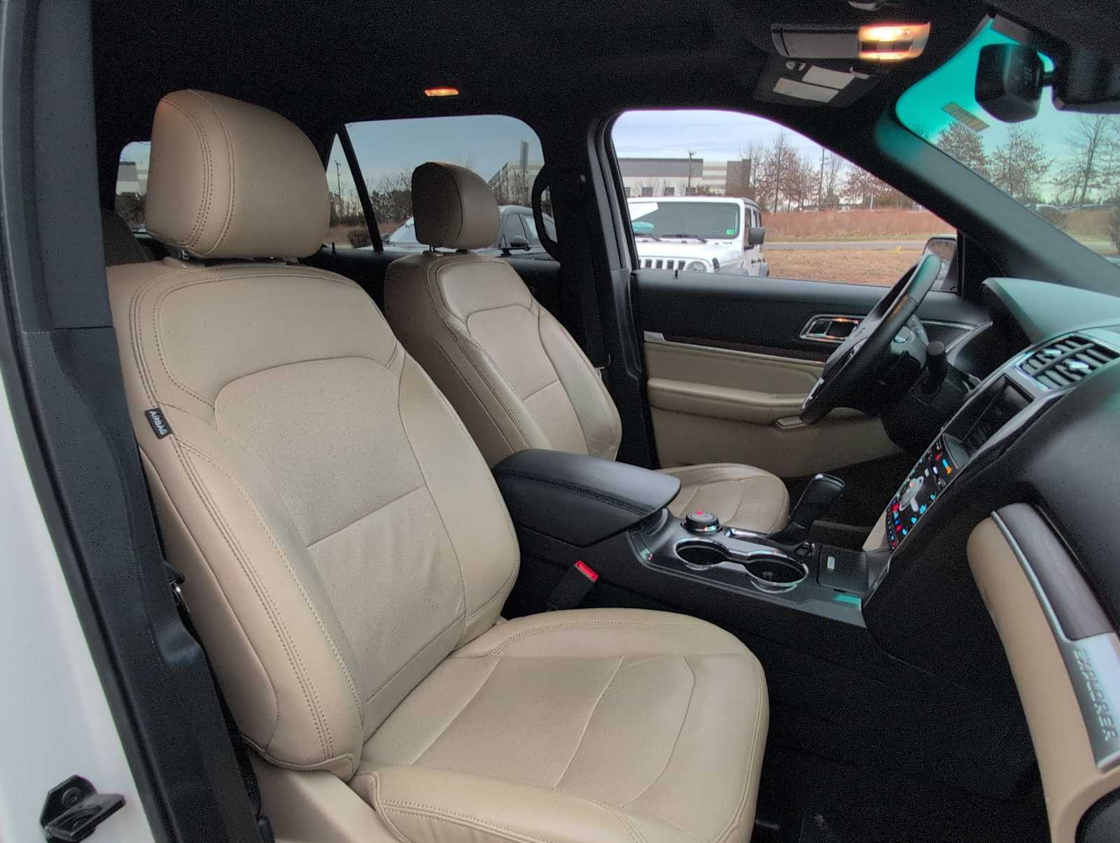 Thumbnail: 2016 Ford Explorer - 21