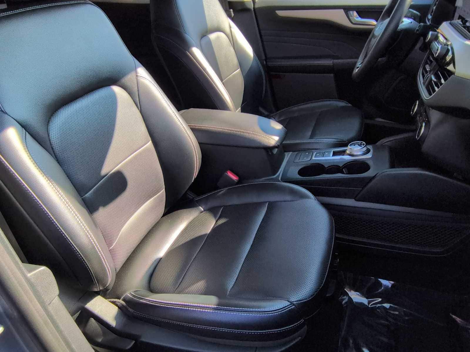 Thumbnail: 2022 Ford Escape - 22