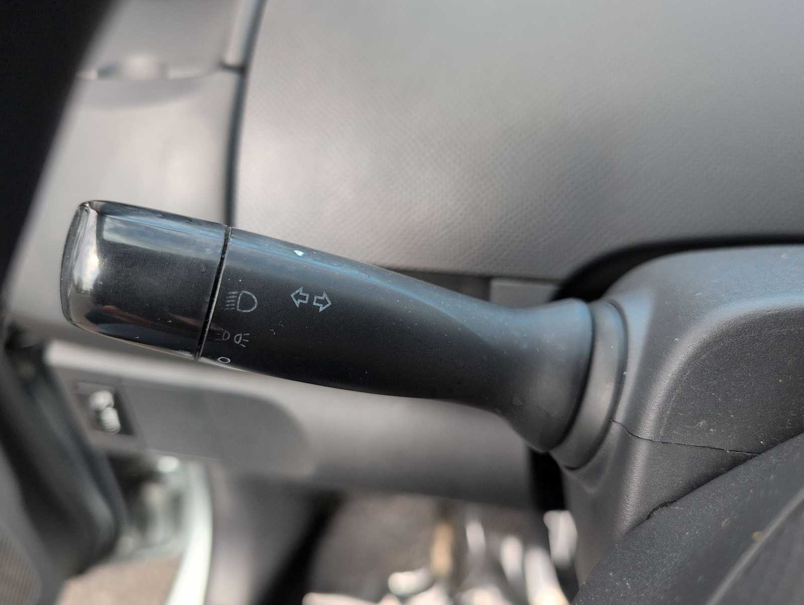 Thumbnail: 2010 Toyota Yaris - 20