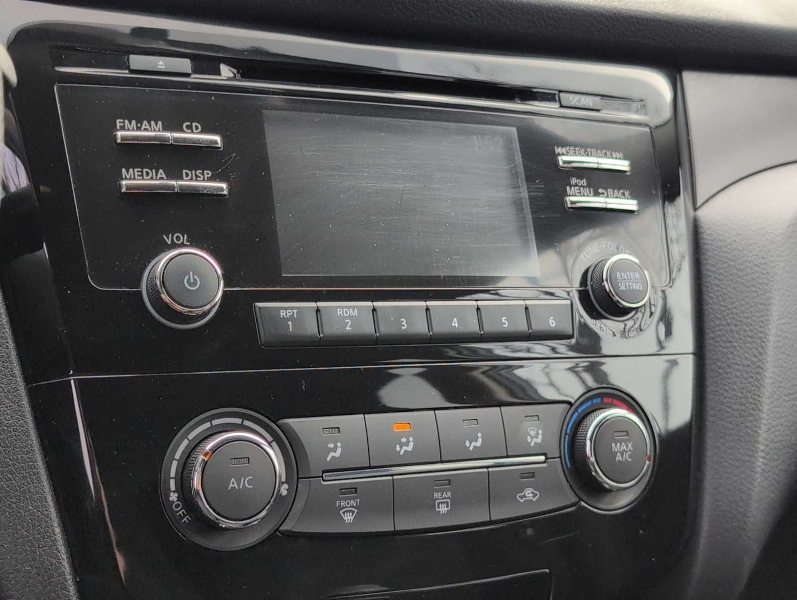 Thumbnail: 2014 Nissan Rogue - 26