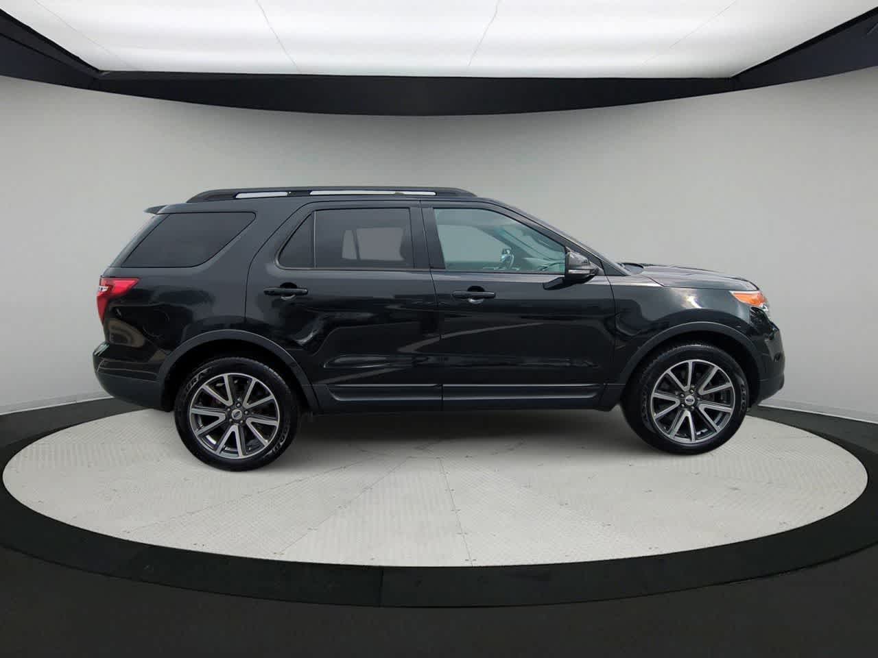 Thumbnail: 2015 Ford Explorer - 9