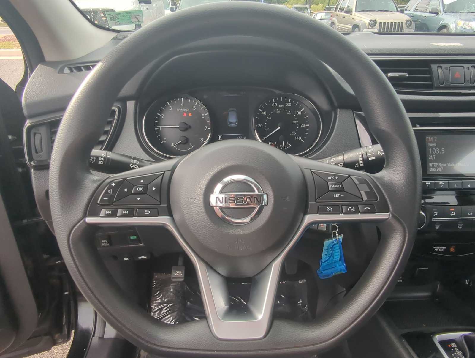 Thumbnail: 2017 Nissan Rogue Sport - 22