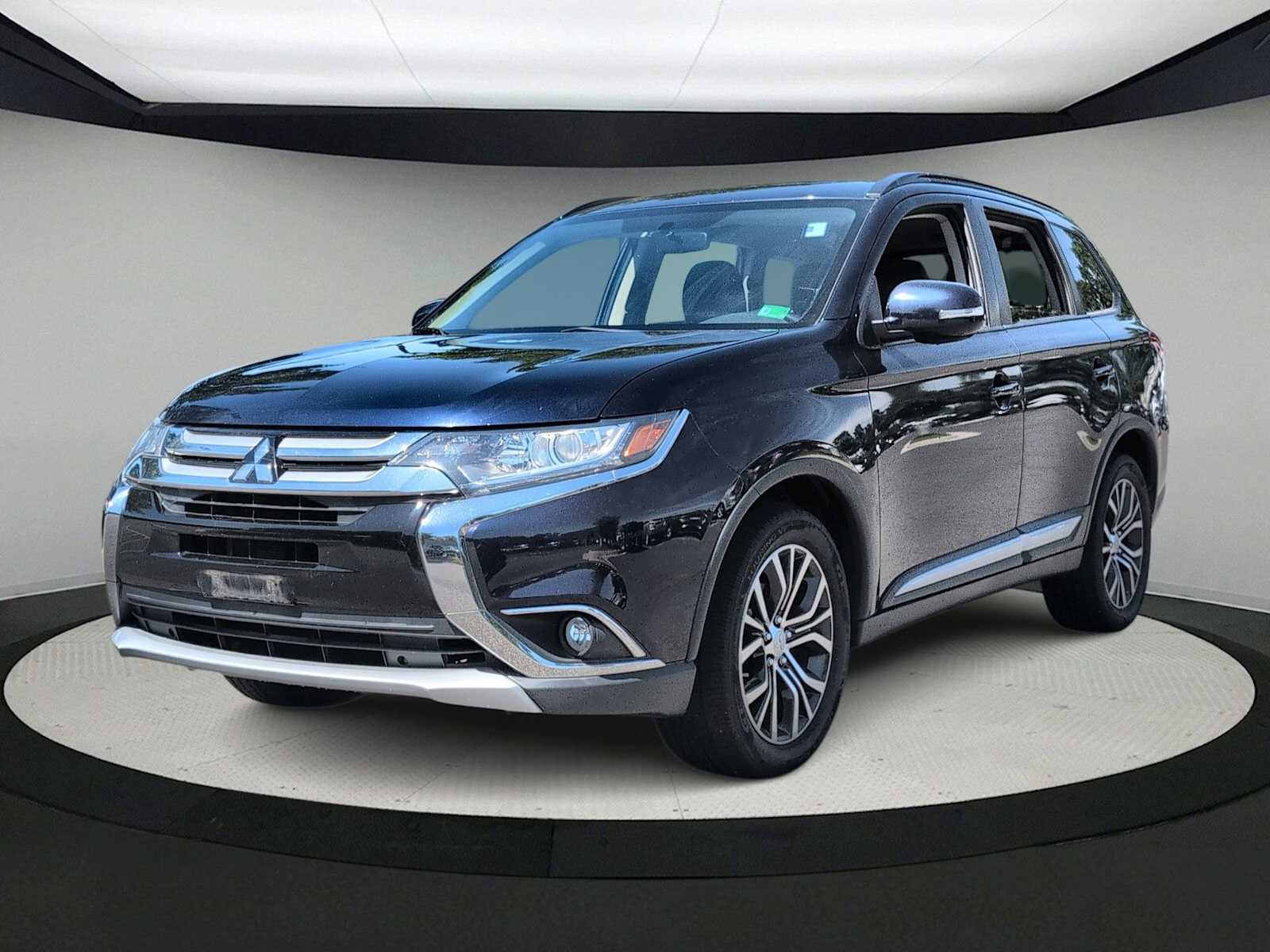 Thumbnail: 2016 Mitsubishi Outlander - 4