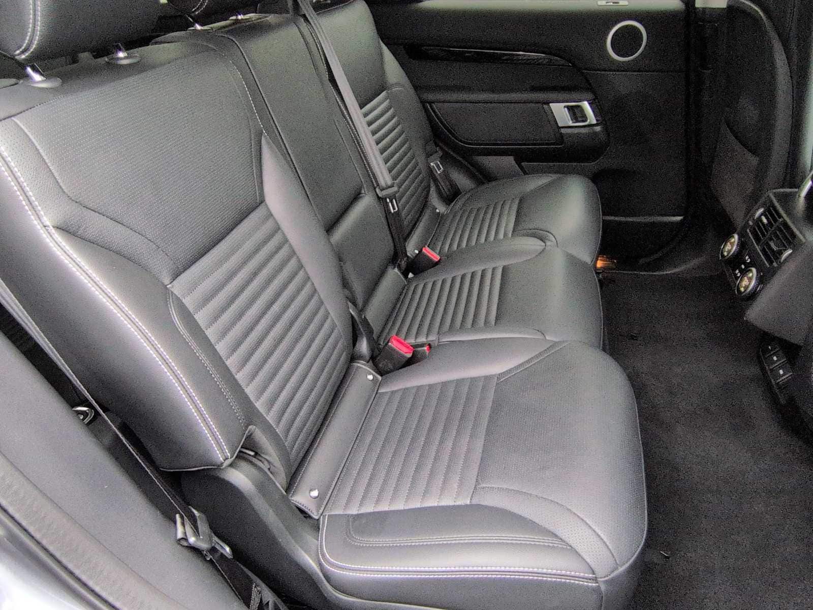 Thumbnail: 2024 Land Rover Discovery - 21