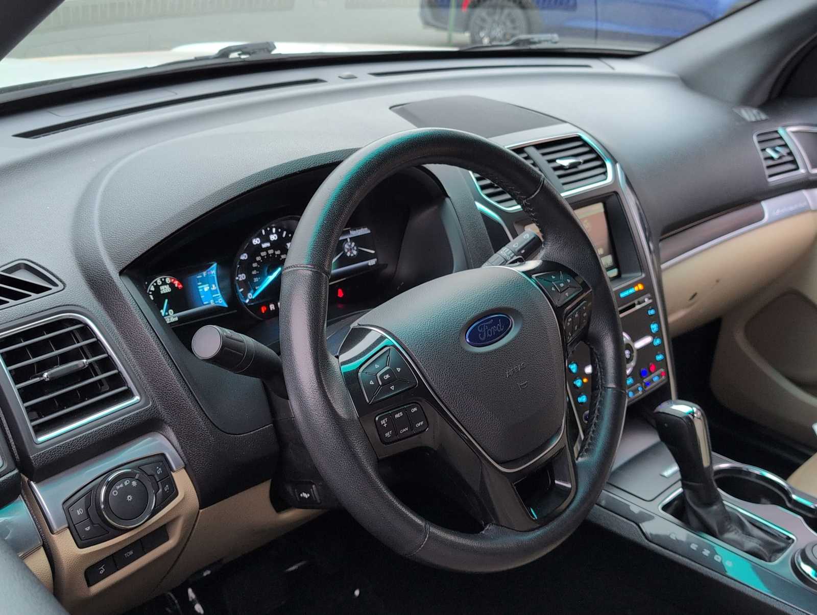 Thumbnail: 2016 Ford Explorer - 10