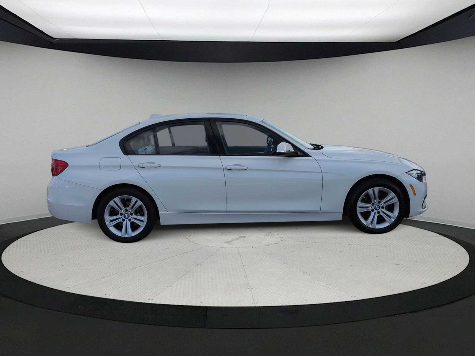 Thumbnail: 2016 BMW 3 Series - 9