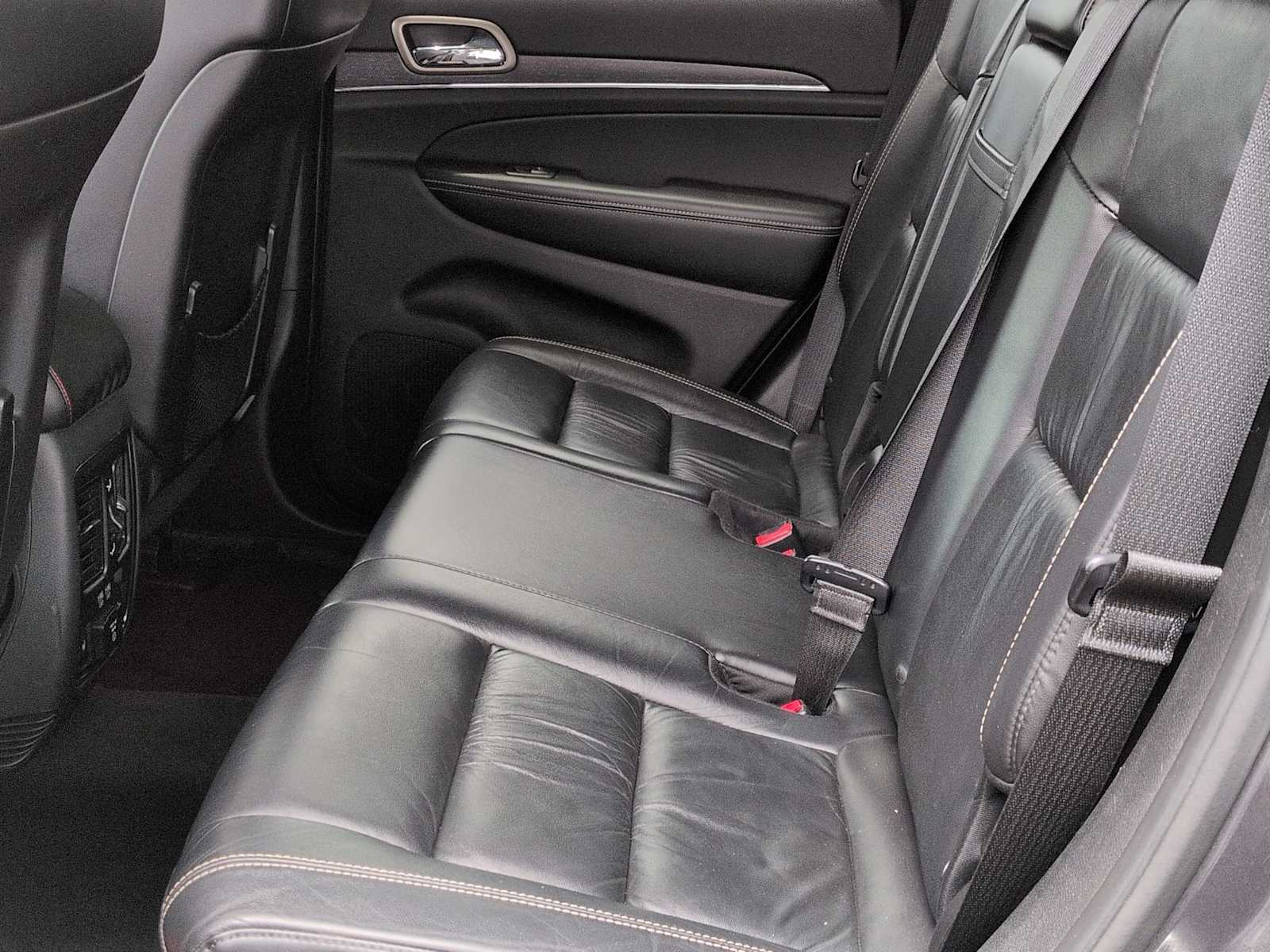 Thumbnail: 2015 Jeep Grand Cherokee - 20