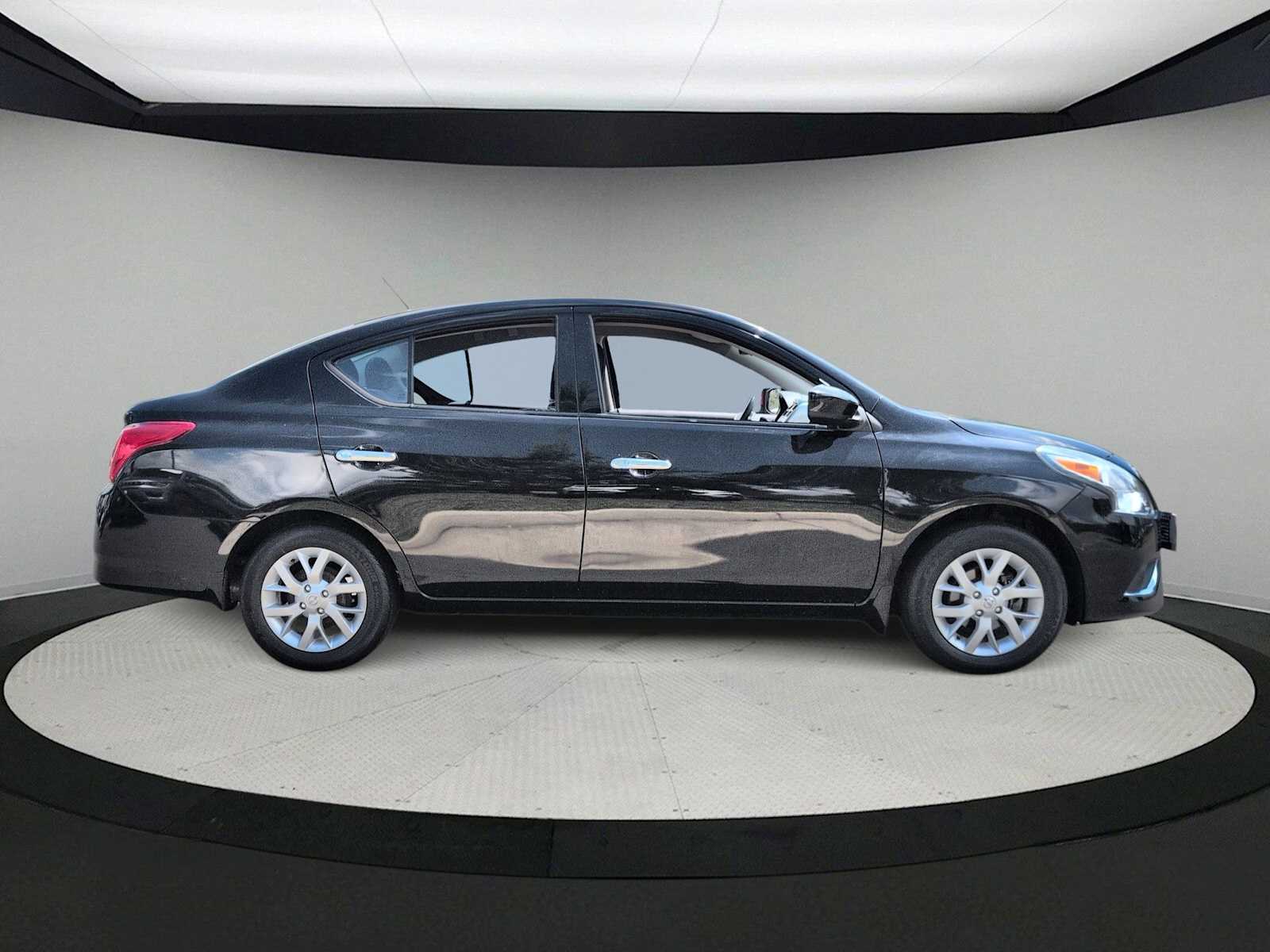 Thumbnail: 2017 Nissan Versa - 9