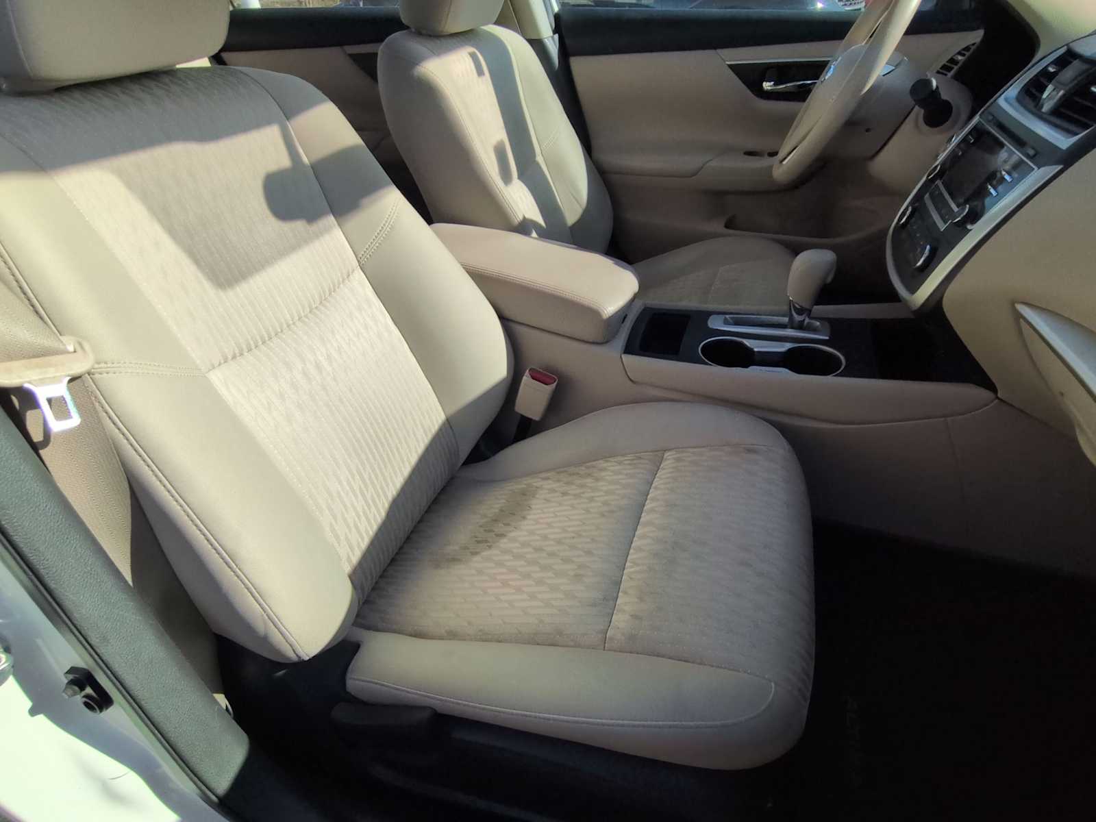 Thumbnail: 2016 Nissan Altima - 22