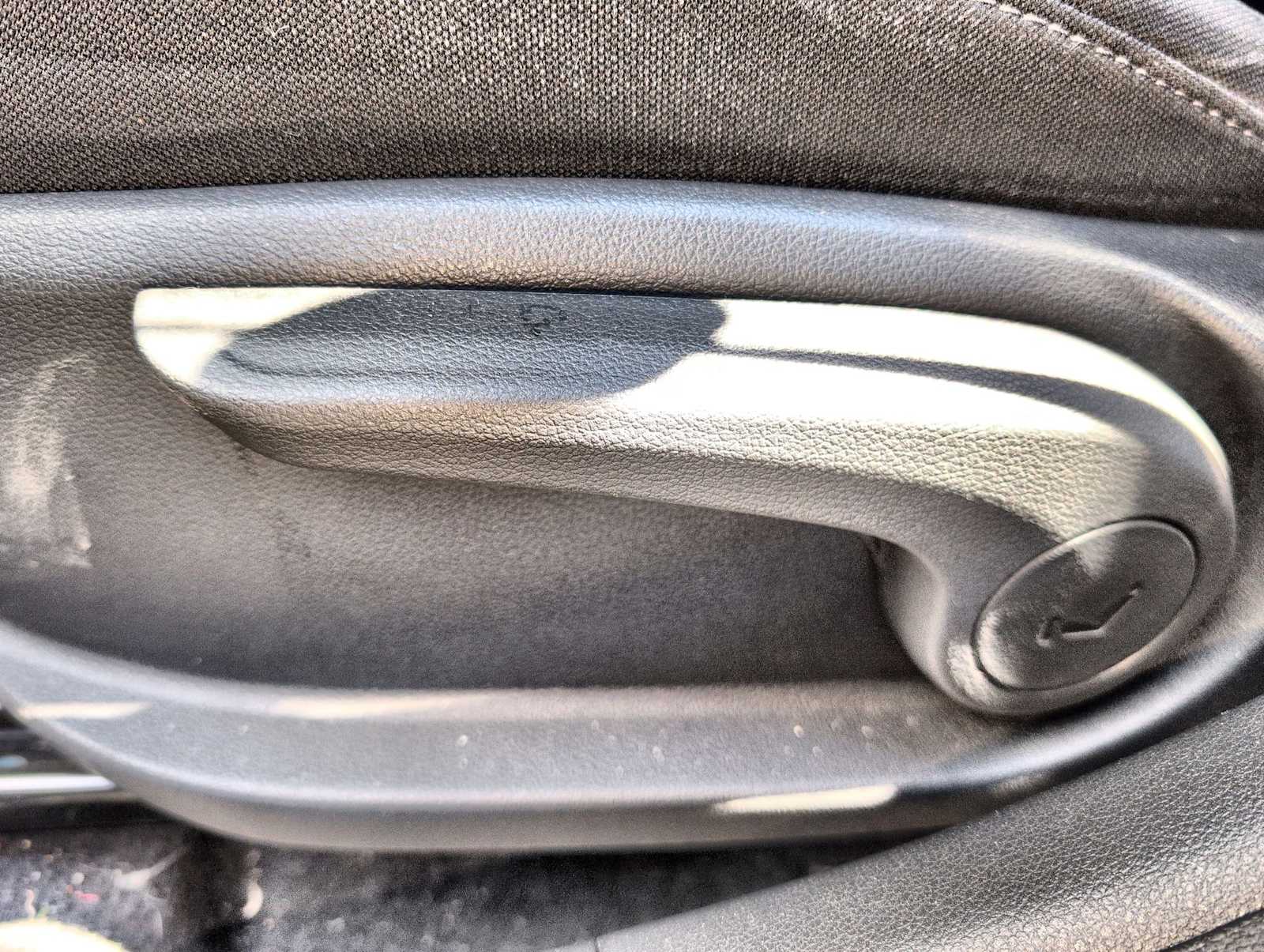 Thumbnail: 2018 Hyundai Elantra - 16